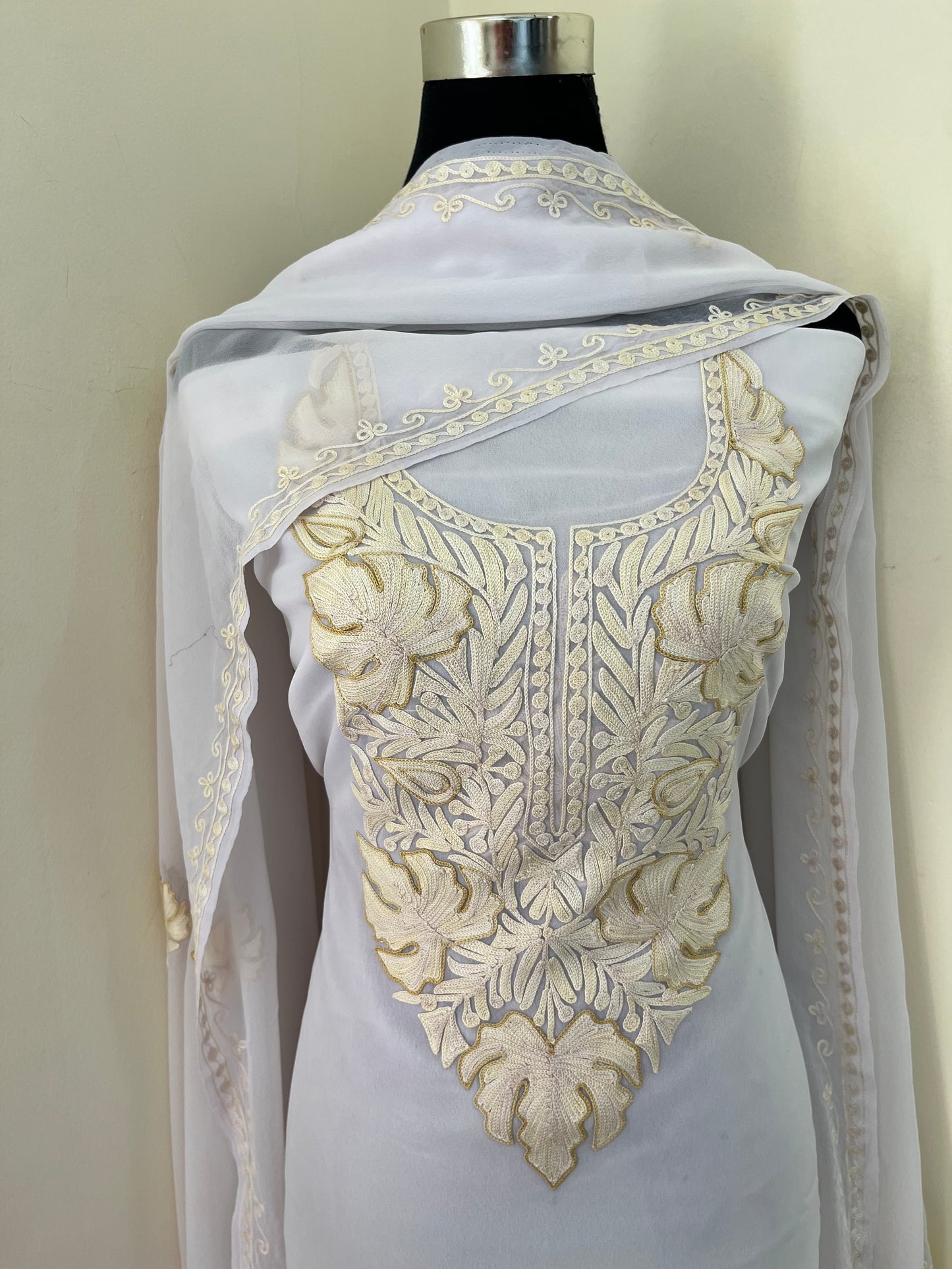 Off White Georgette 3pc Kashmiri Suit
