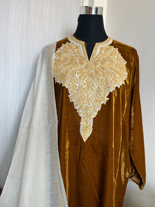 Shabab Tilla Pheran Brown White