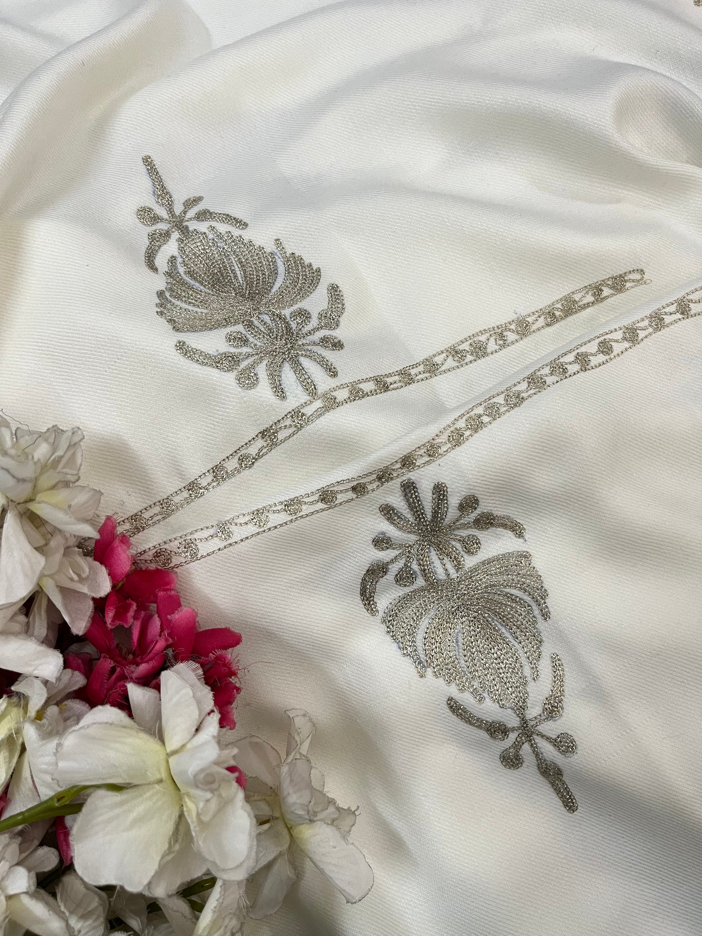 Off White Tilla Embroidered 3pc Suit Stole