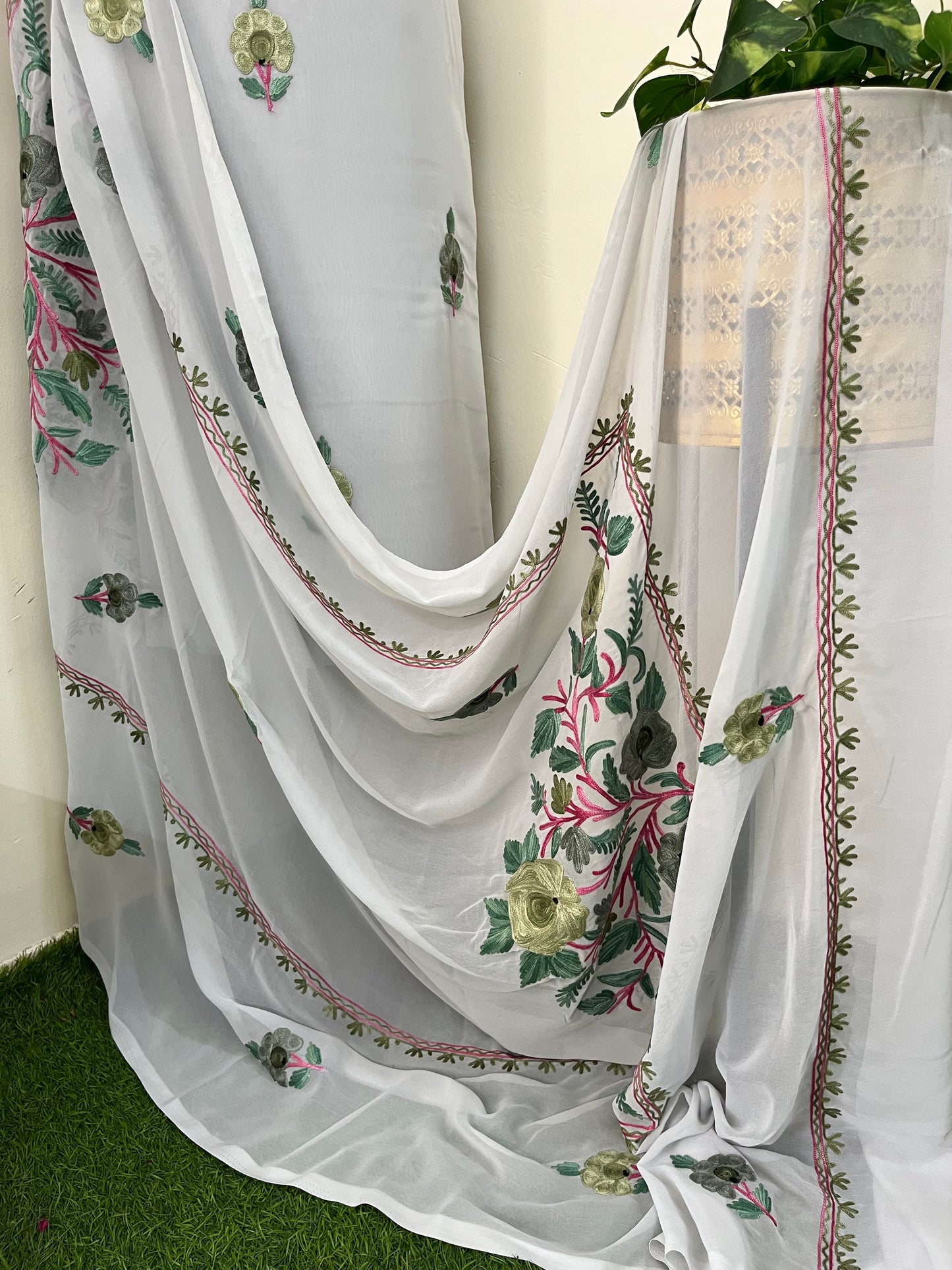Georgette Off White 3 Pc Aari Embroidered Suit