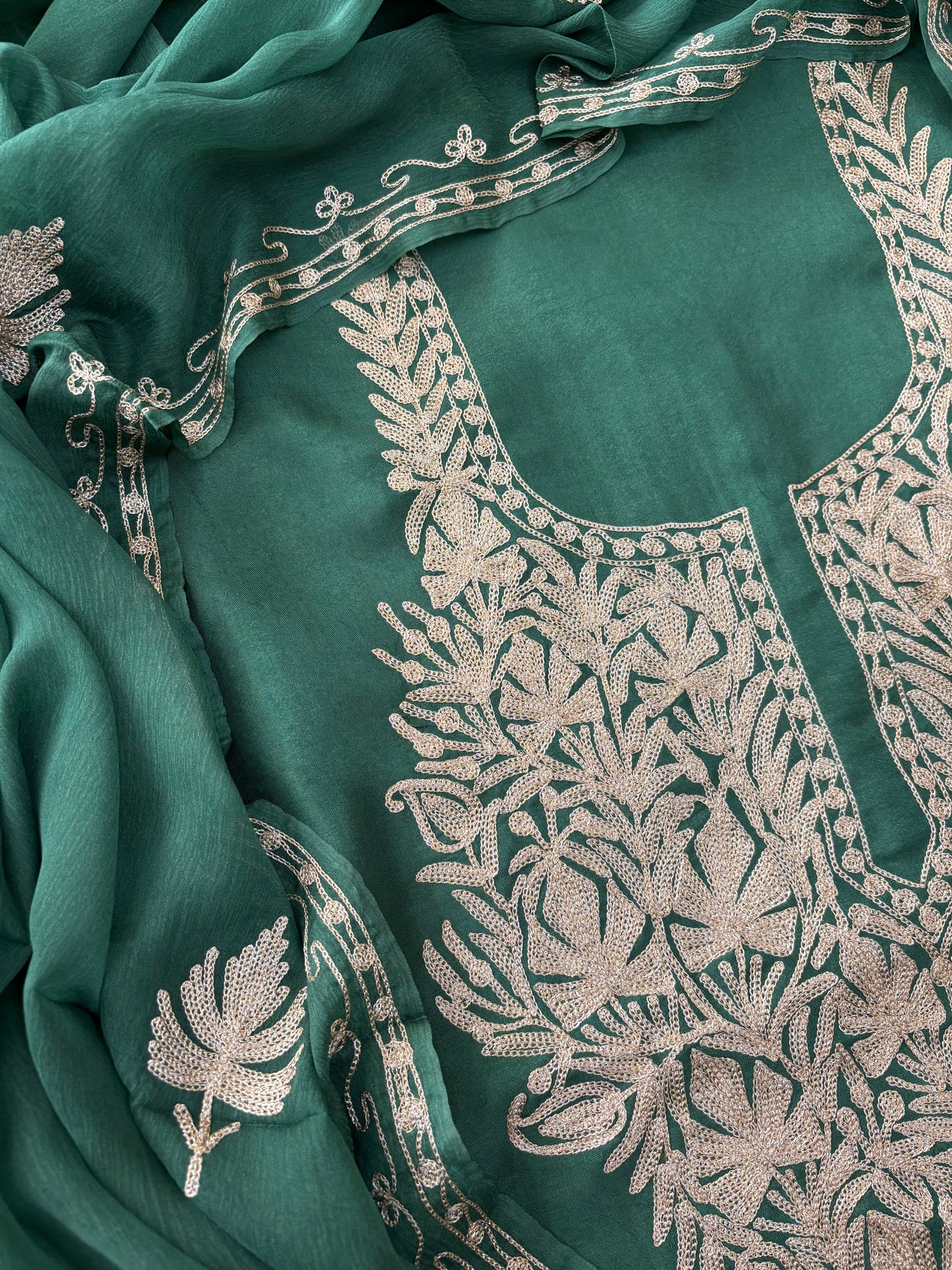 Sanam’ Green Silk Tilla Kashmiri Suit
