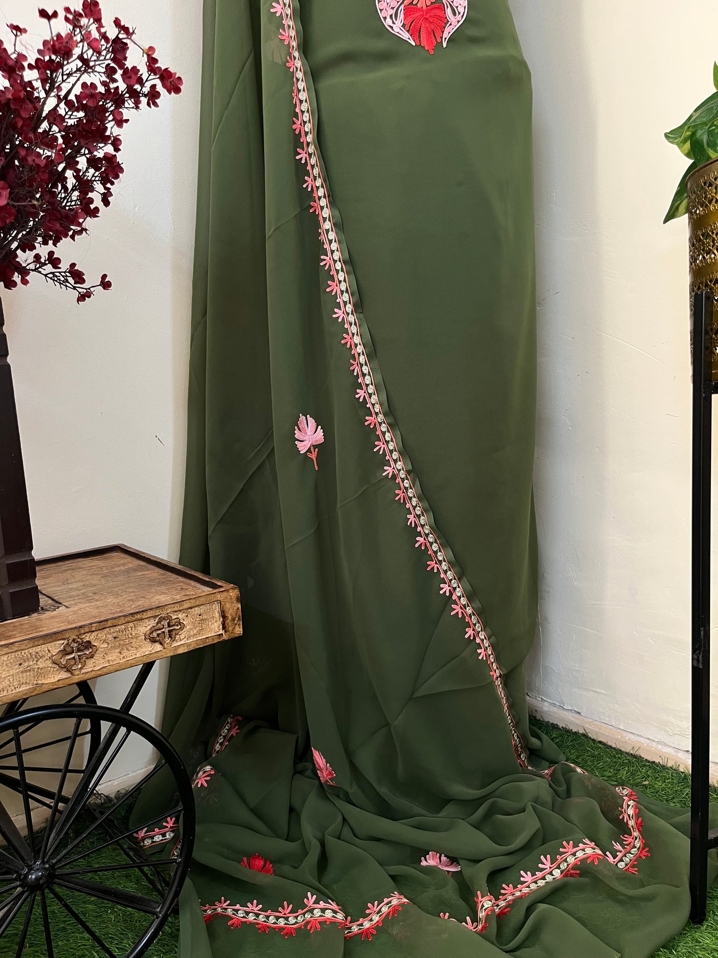 Green Georgette 3 Pc Aari Embroidered Suit Set