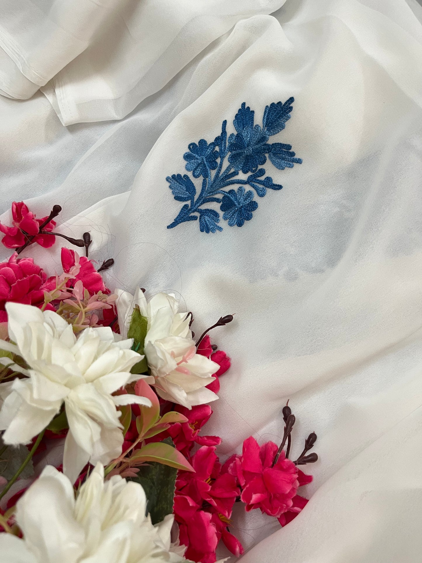 Off white Georgette 3pc Kashmiri Suit