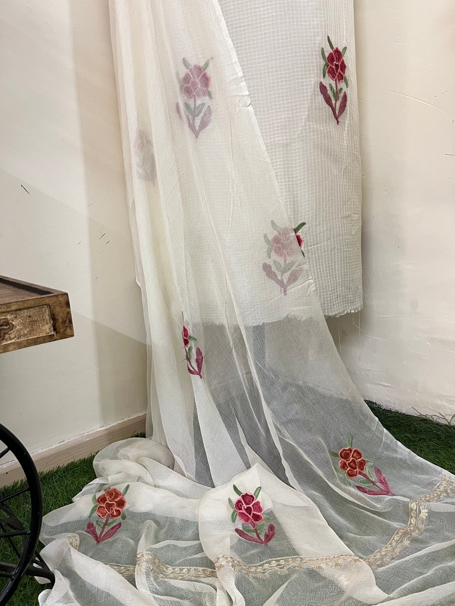 Kalaa’ Ivory Check Satin Cotton Kashmiri Suit
