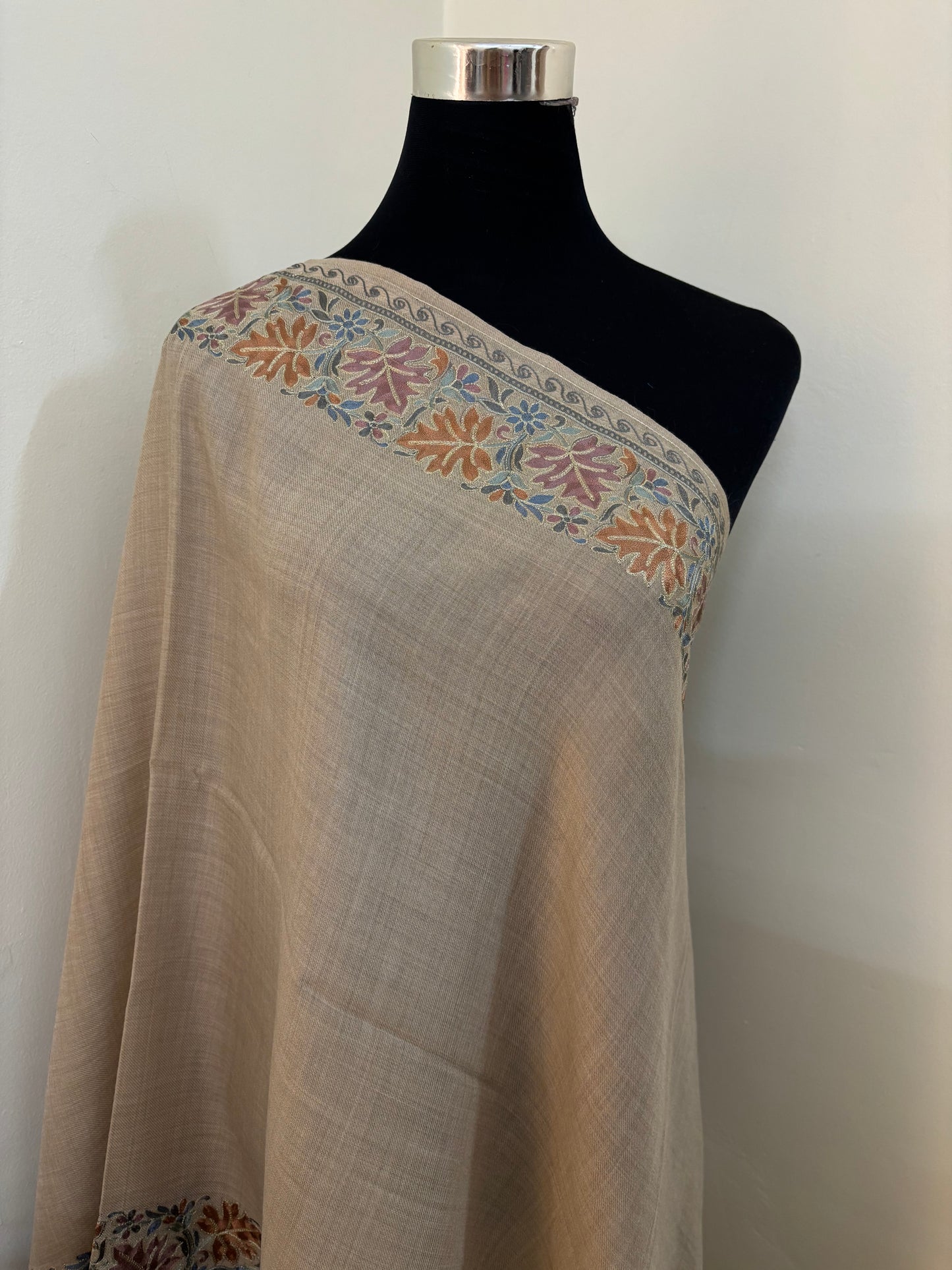 Beige Chinaar Border Kashmiri Stole