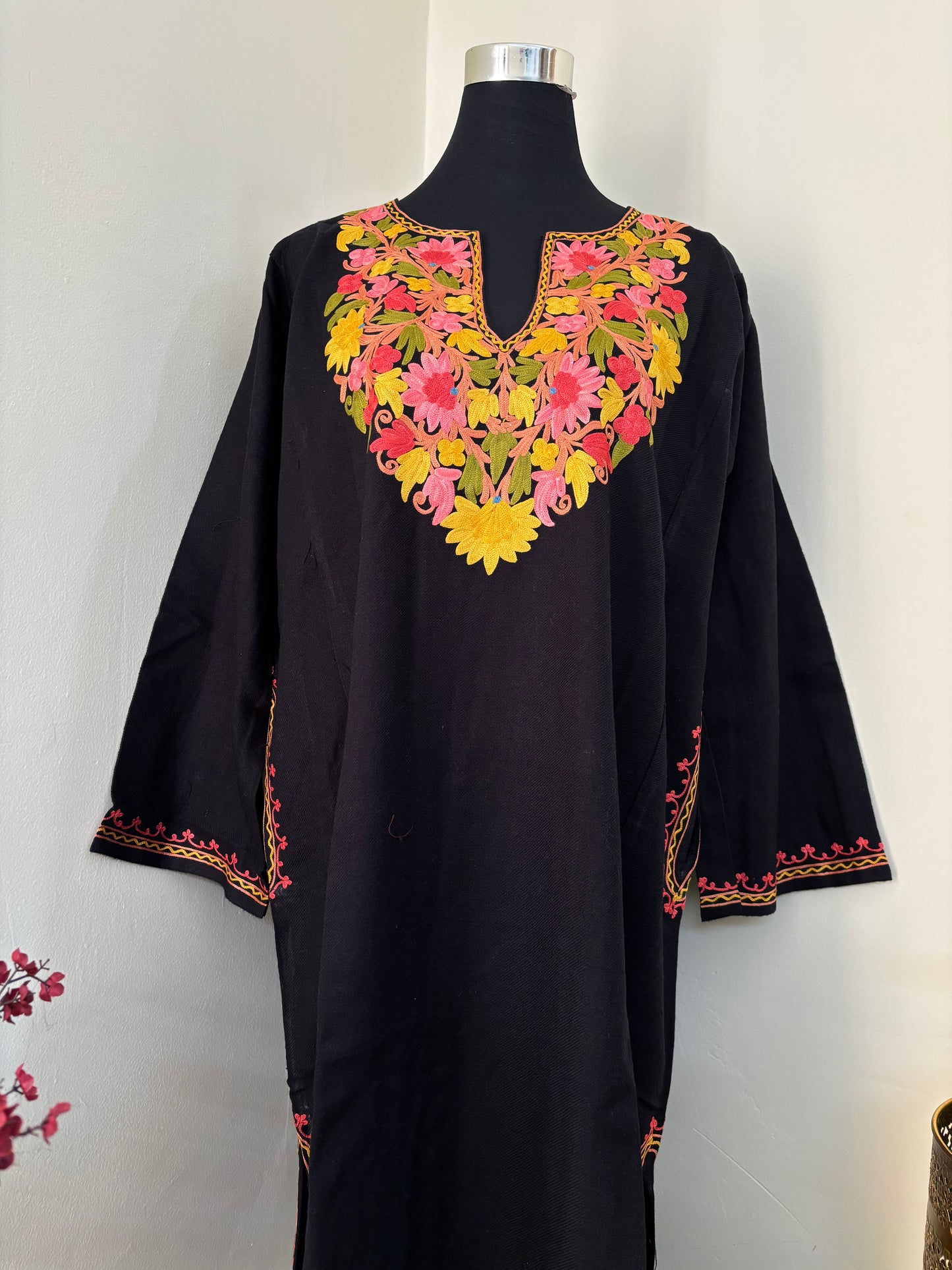 Black Aari Embroidered Wool Pheran