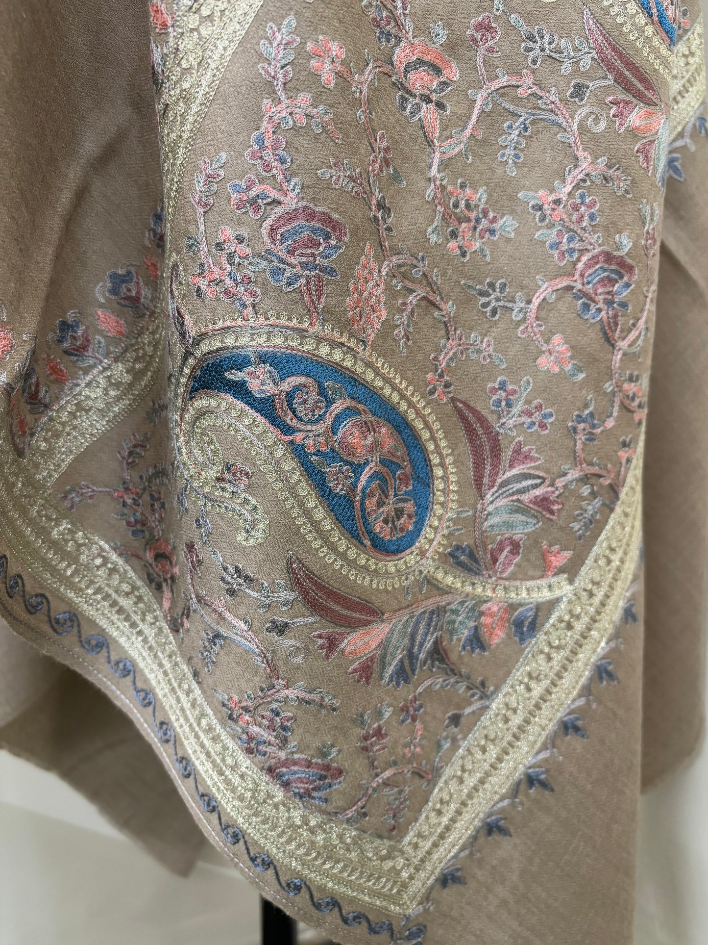 Beige Ambi Bael Kashmiri Stole