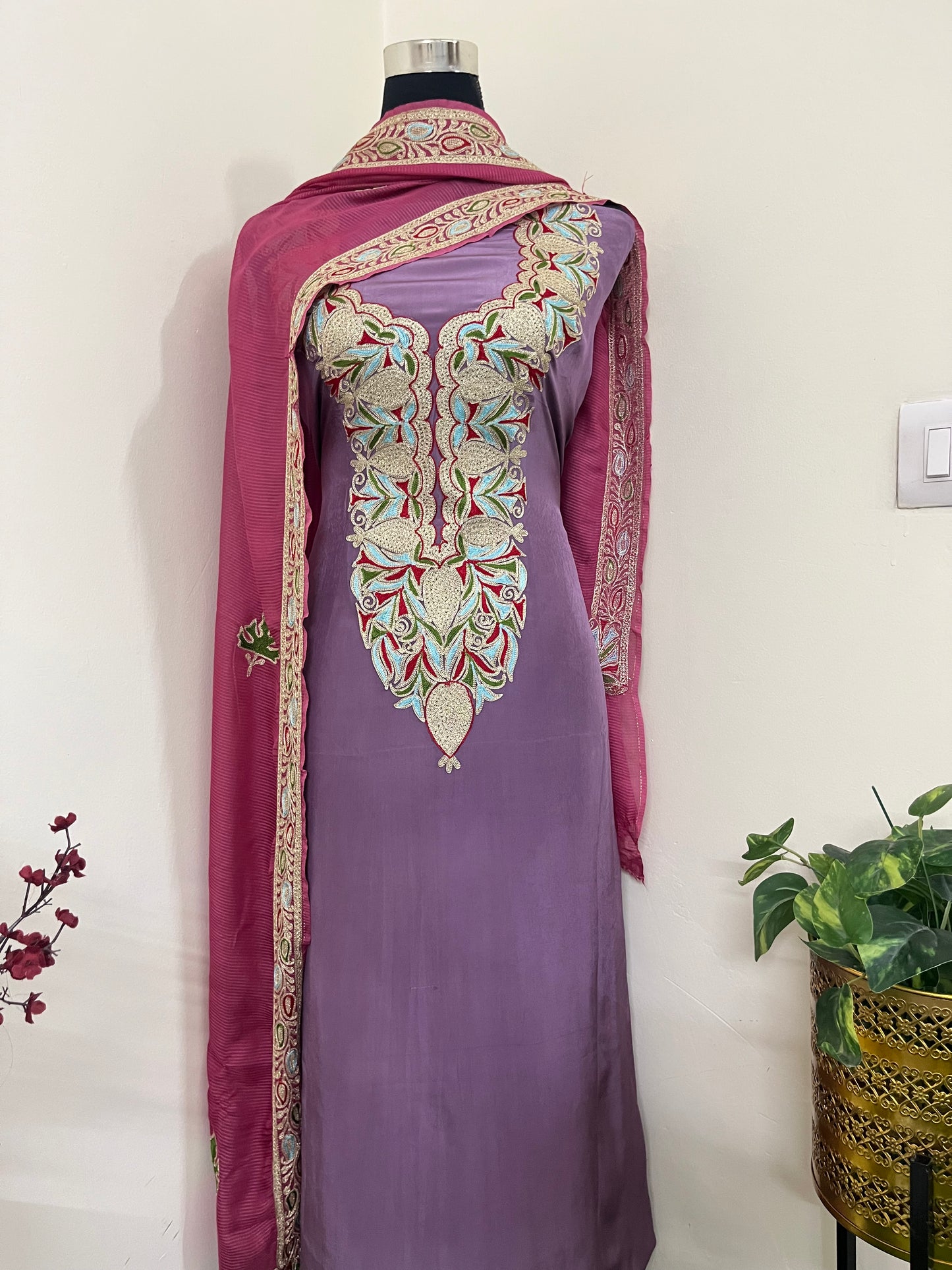 Kalaa’ Lilac Crape Kashmiri Suit