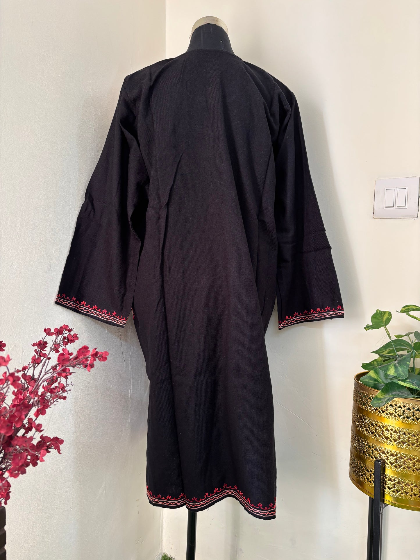 Black Aari Embroidered Wool Pheran