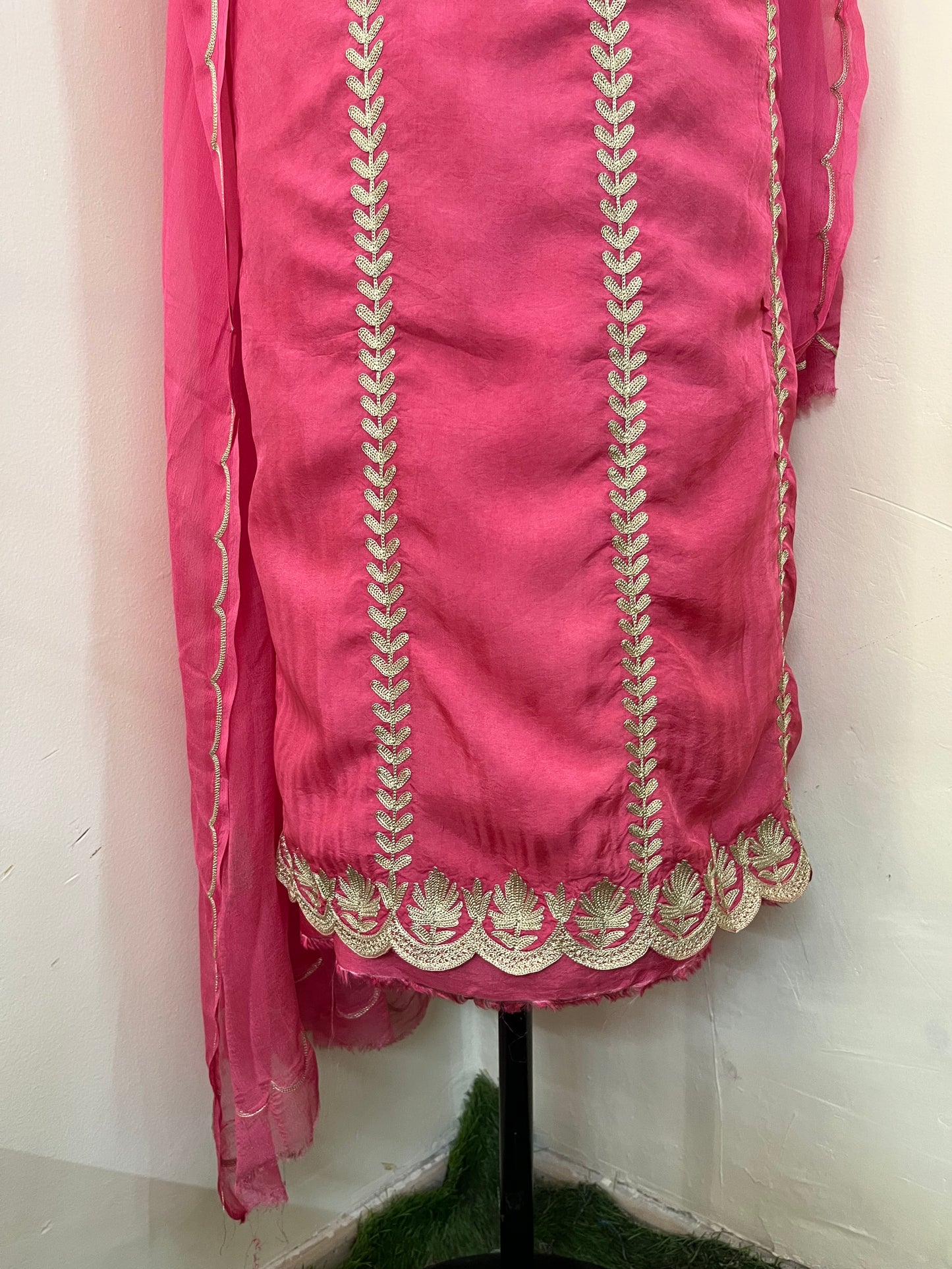 Rose Pink Sanam’ Silk Tilla Kashmiri Suit