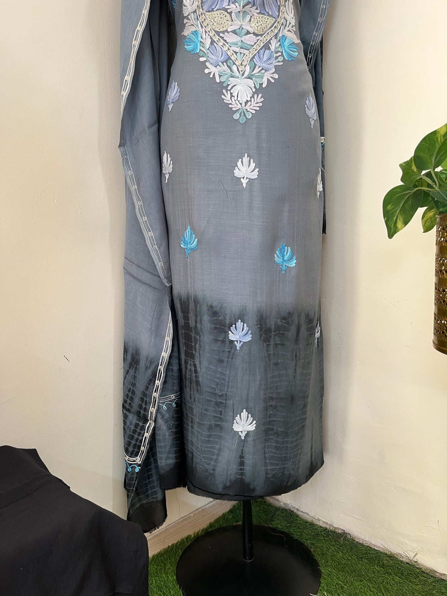 English Grey Mul Cotton Shibori Work Kashmiri 3pc Suit