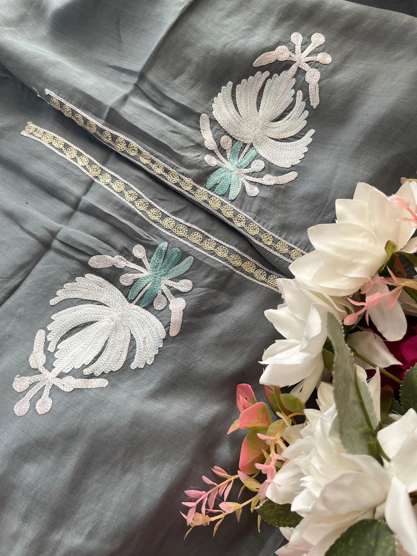 English Grey Mul Cotton Shibori Work Kashmiri 3pc Suit