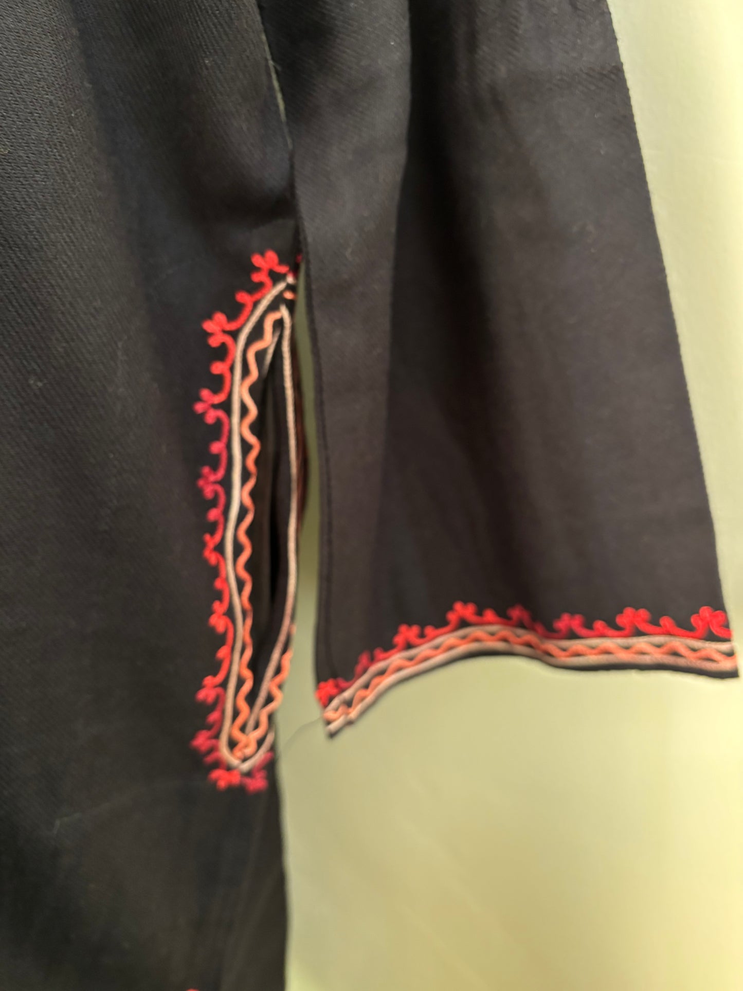 Black Aari Embroidered Wool Pheran