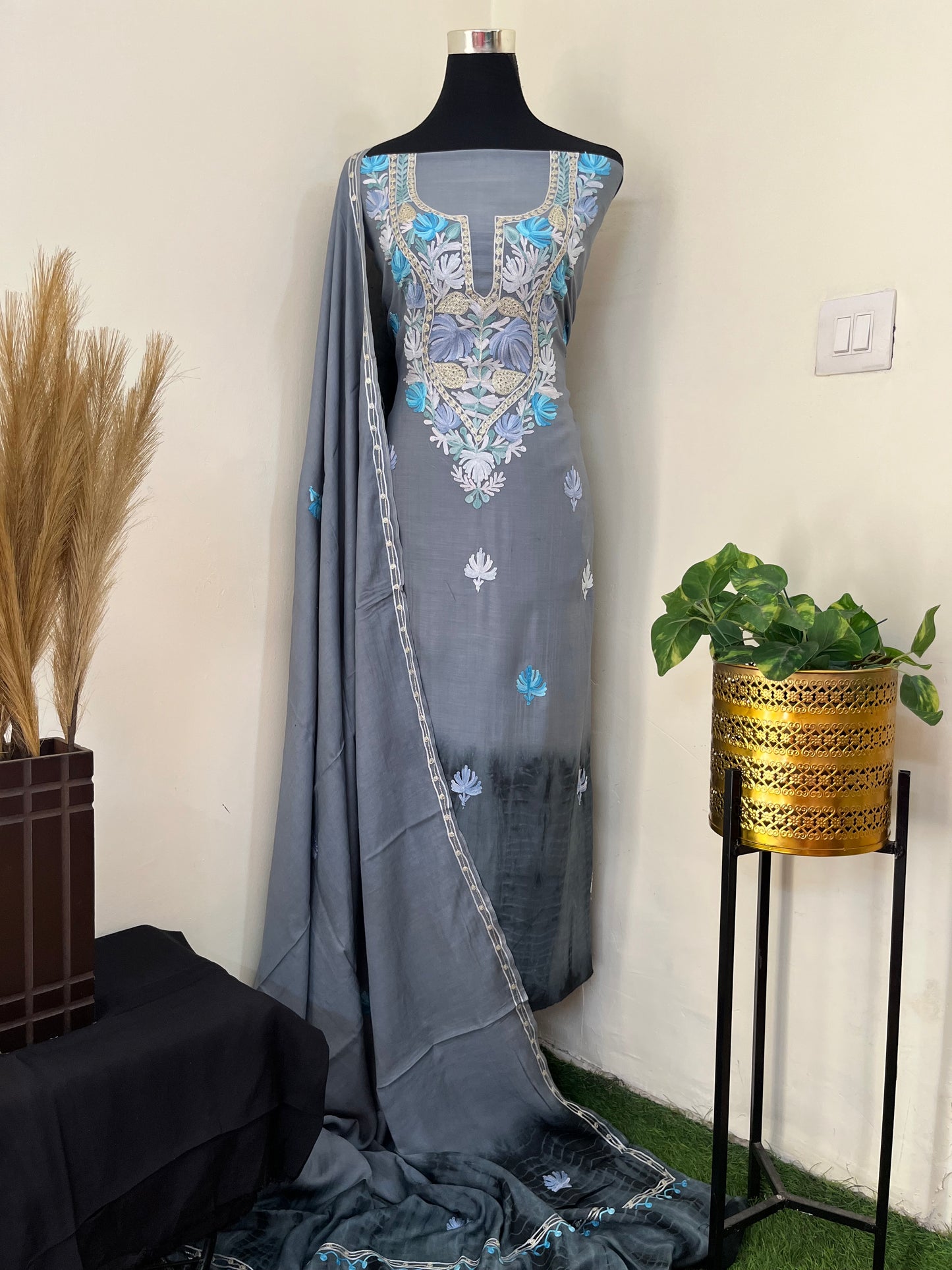 English Grey Mul Cotton Shibori Work Kashmiri 3pc Suit