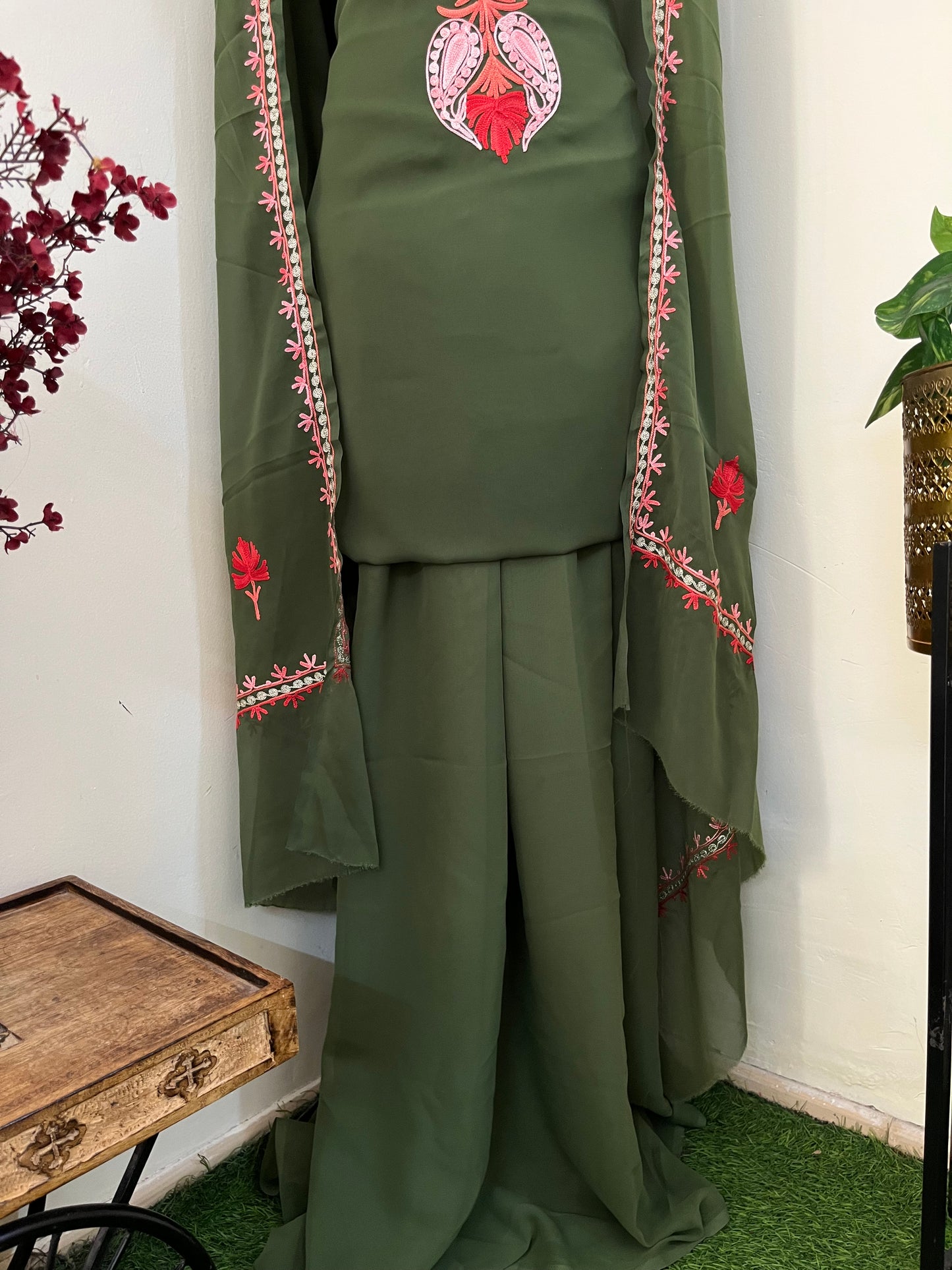 Green Georgette 3 Pc Aari Embroidered Suit Set