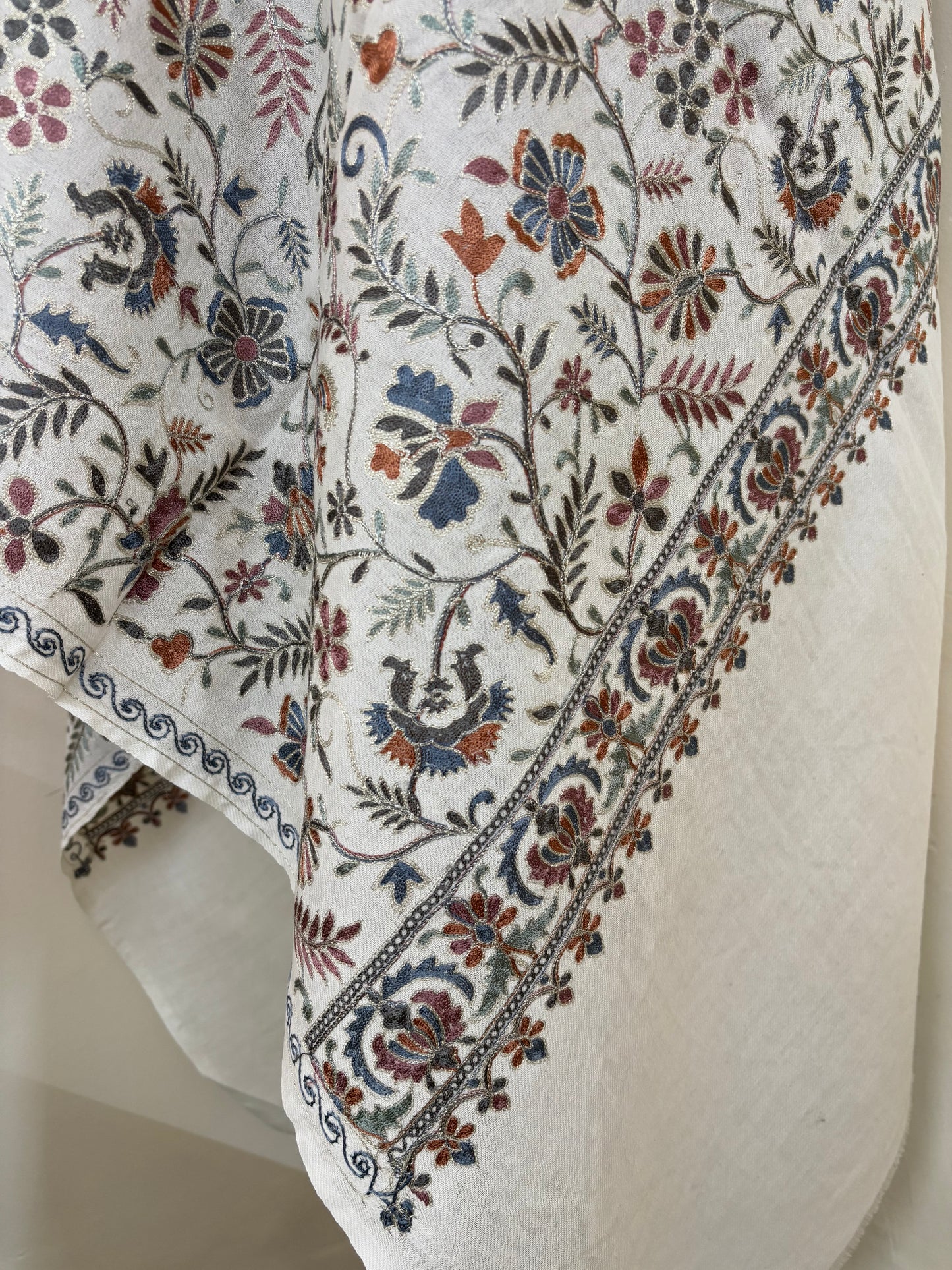 Cream Jaal Embroidered Kashmiri stole