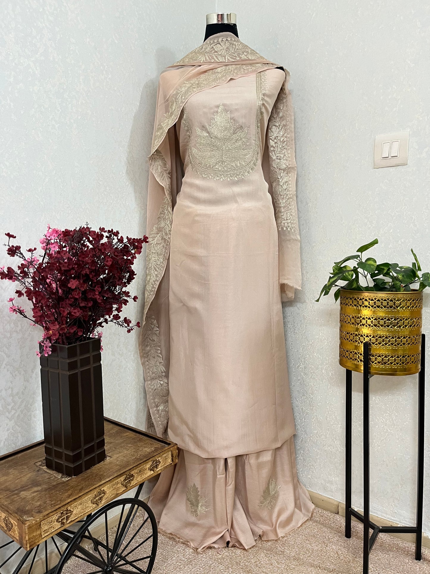 Ivory Sanam’ Tilla Kashmiri Silk Suit