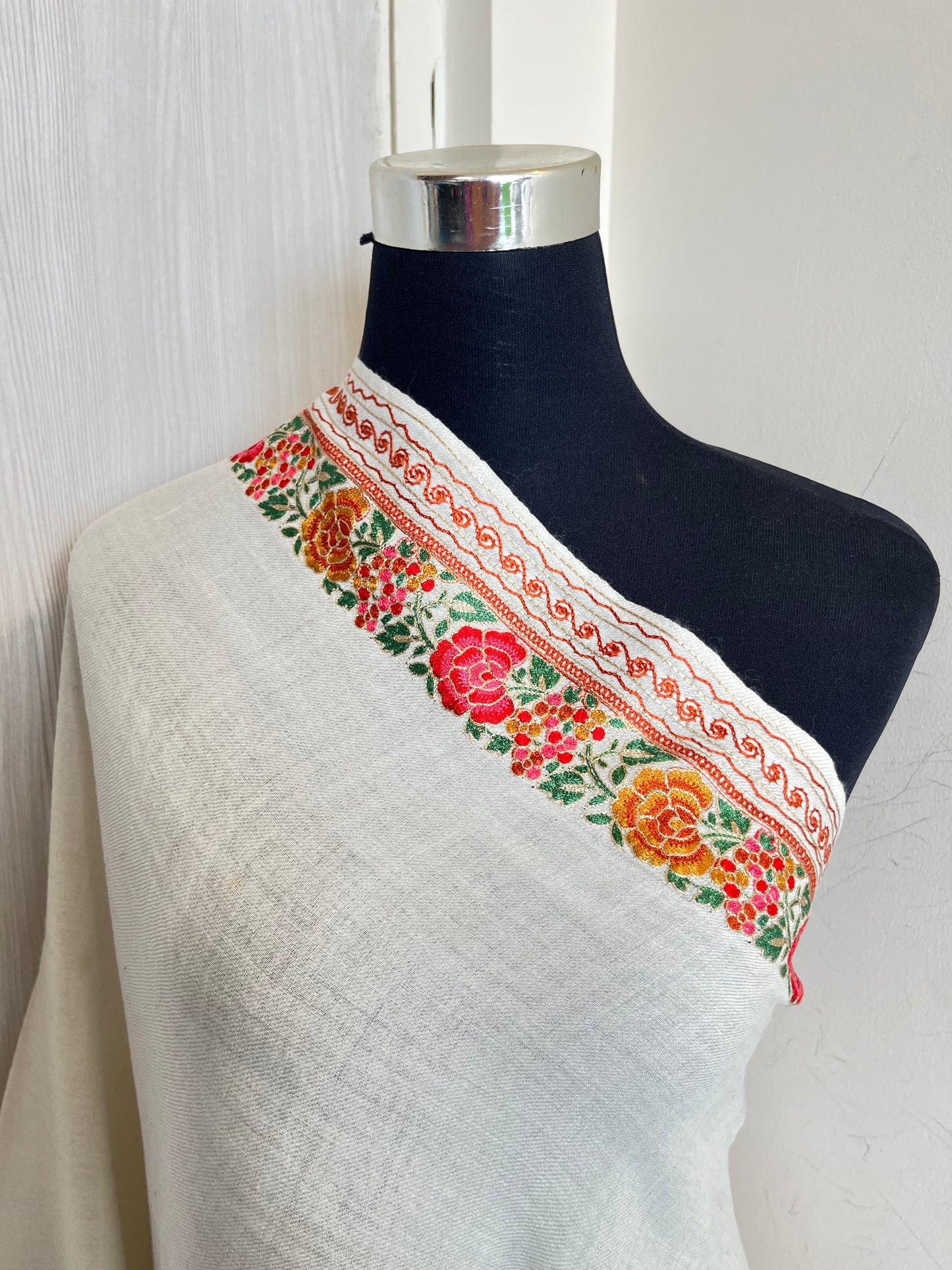 Cream Silk Thread Border Embroidered Fine Semi Pashmina stole