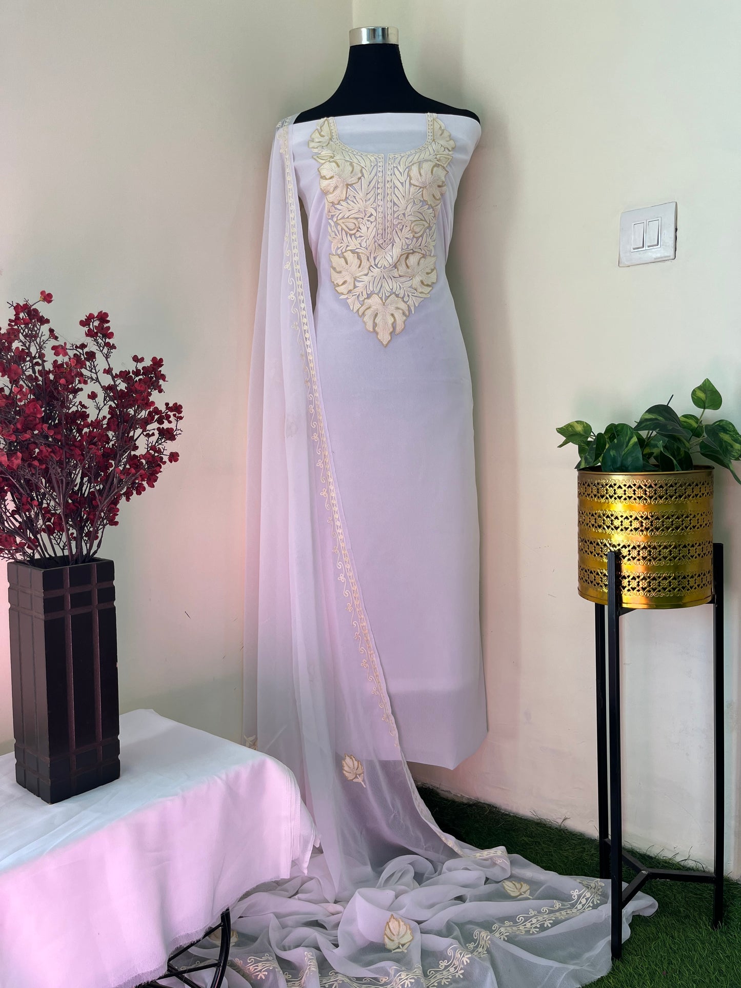 Off White Georgette 3pc Kashmiri Suit