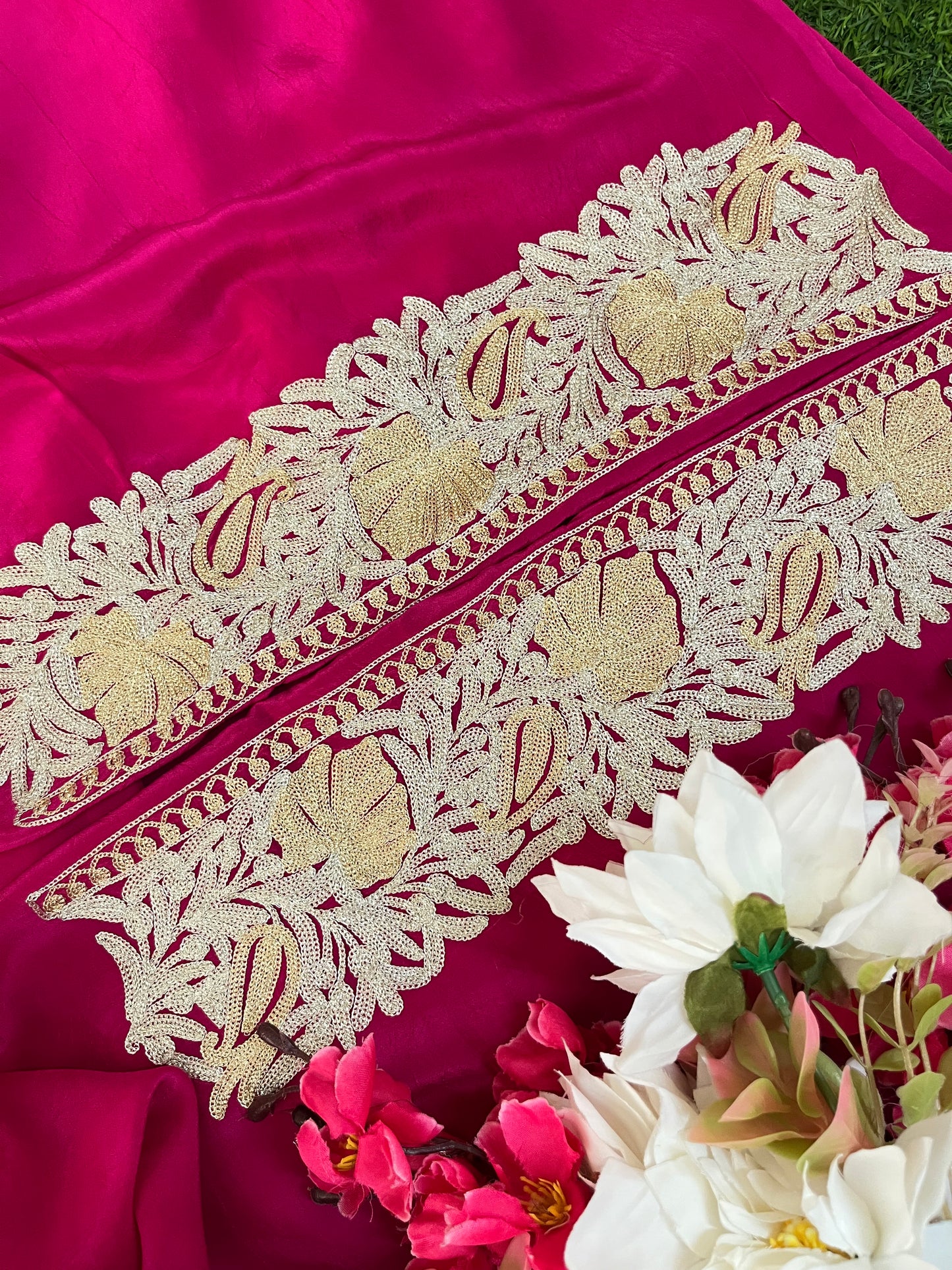 Hot pink Kalaa’Crape Kashmiri Suit