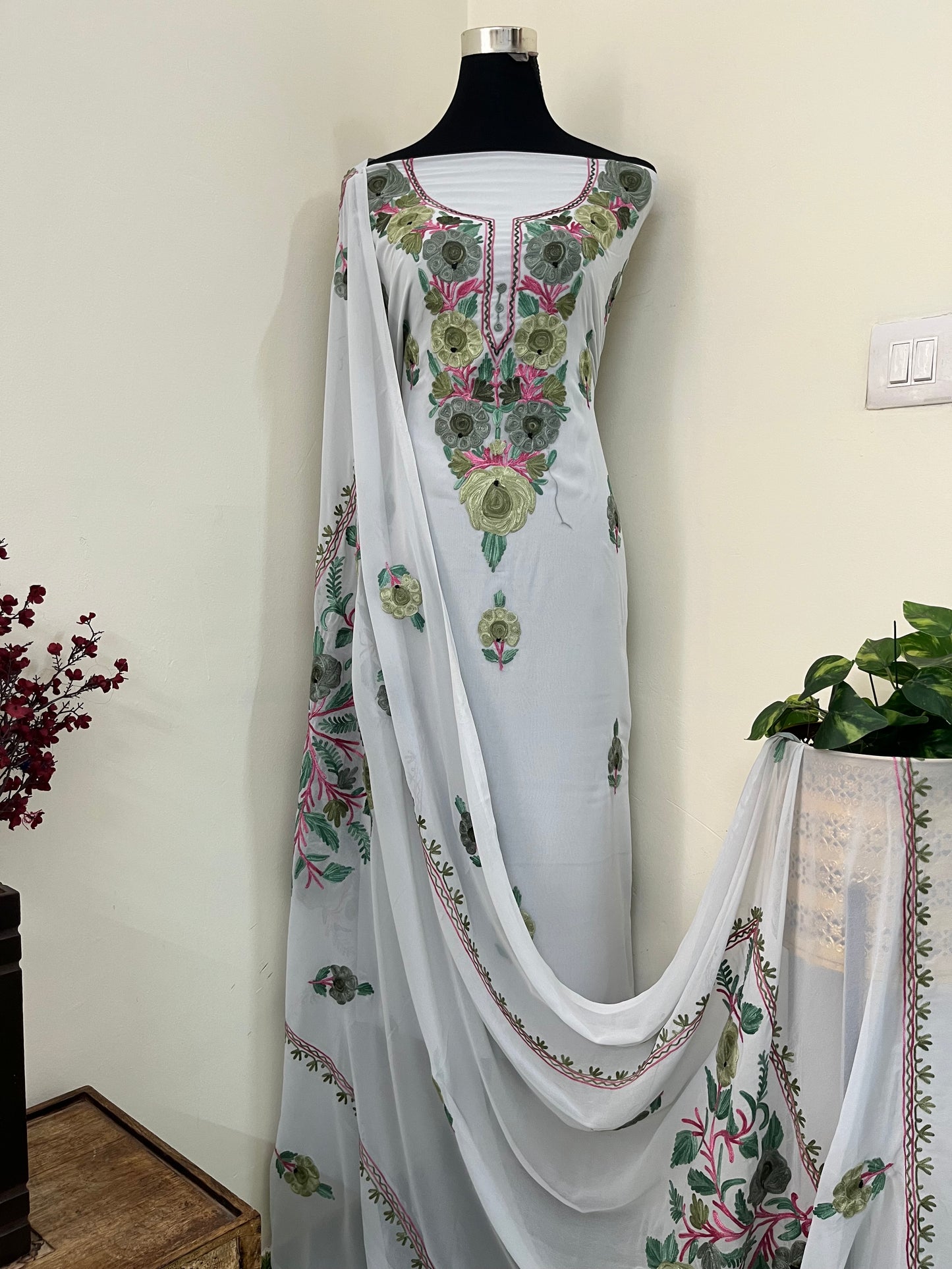 Georgette Off White 3 Pc Aari Embroidered Suit