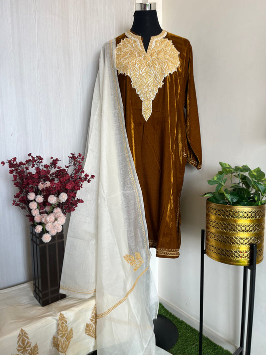 Shabab Tilla Pheran Brown White