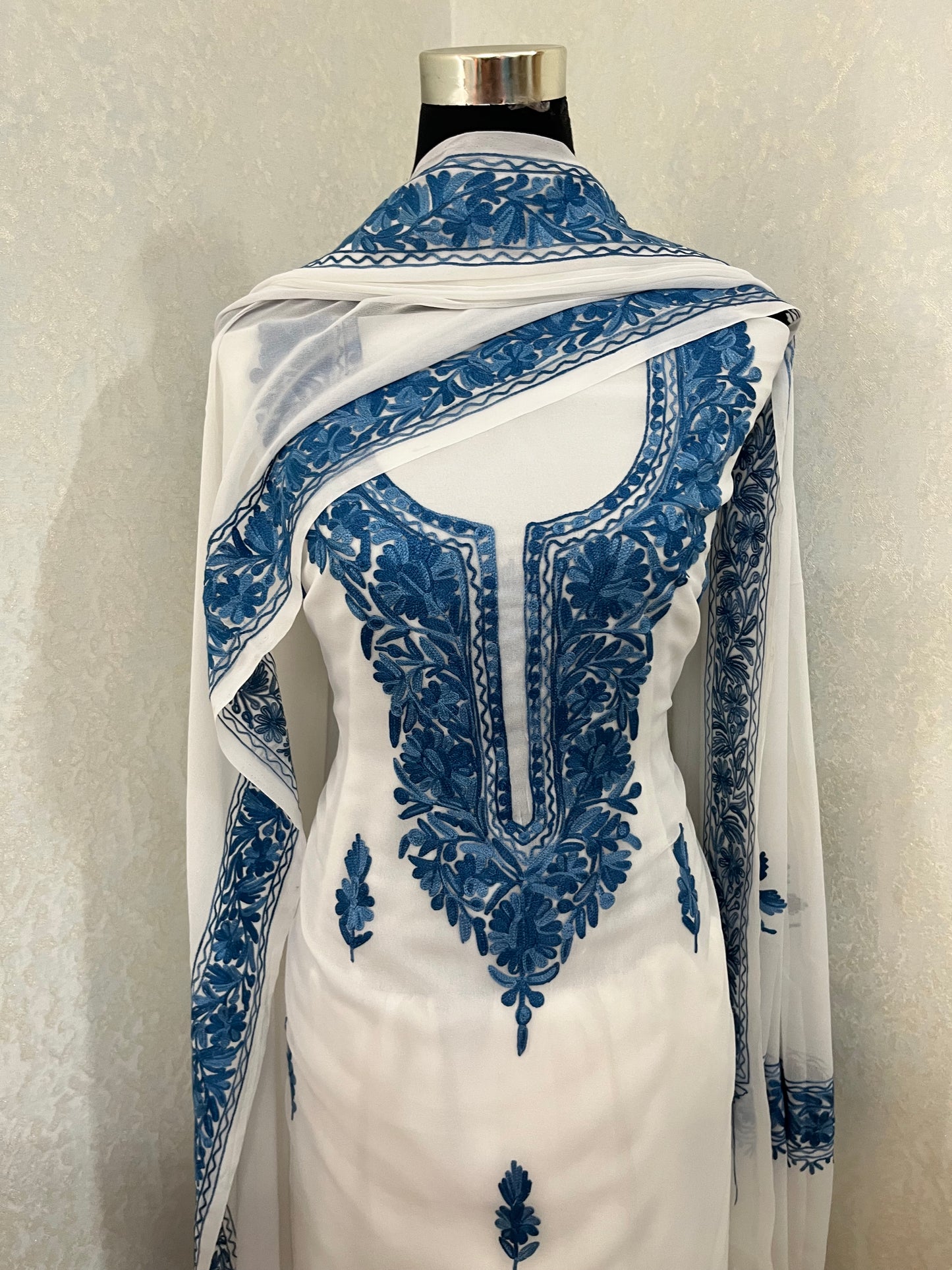 Off white Georgette 3pc Kashmiri Suit