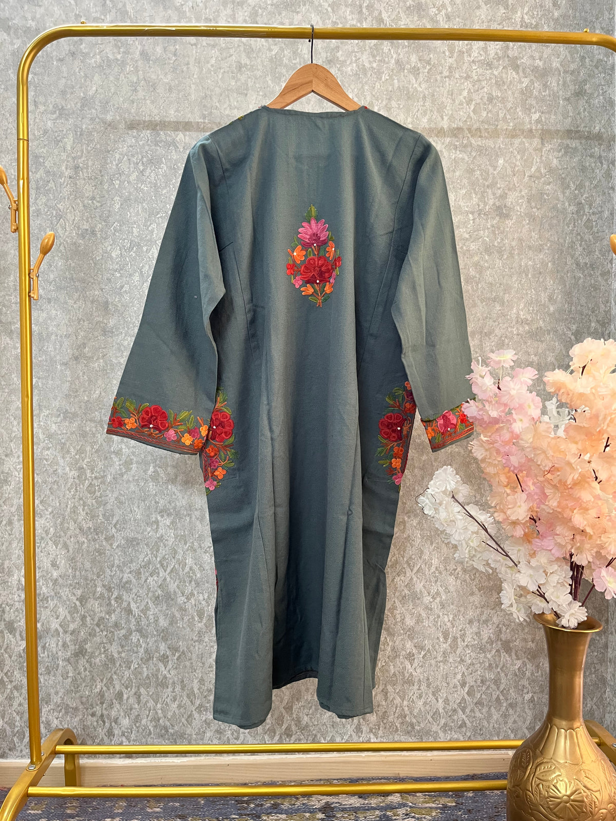 Grey Aari Embroidered Wool Pheran