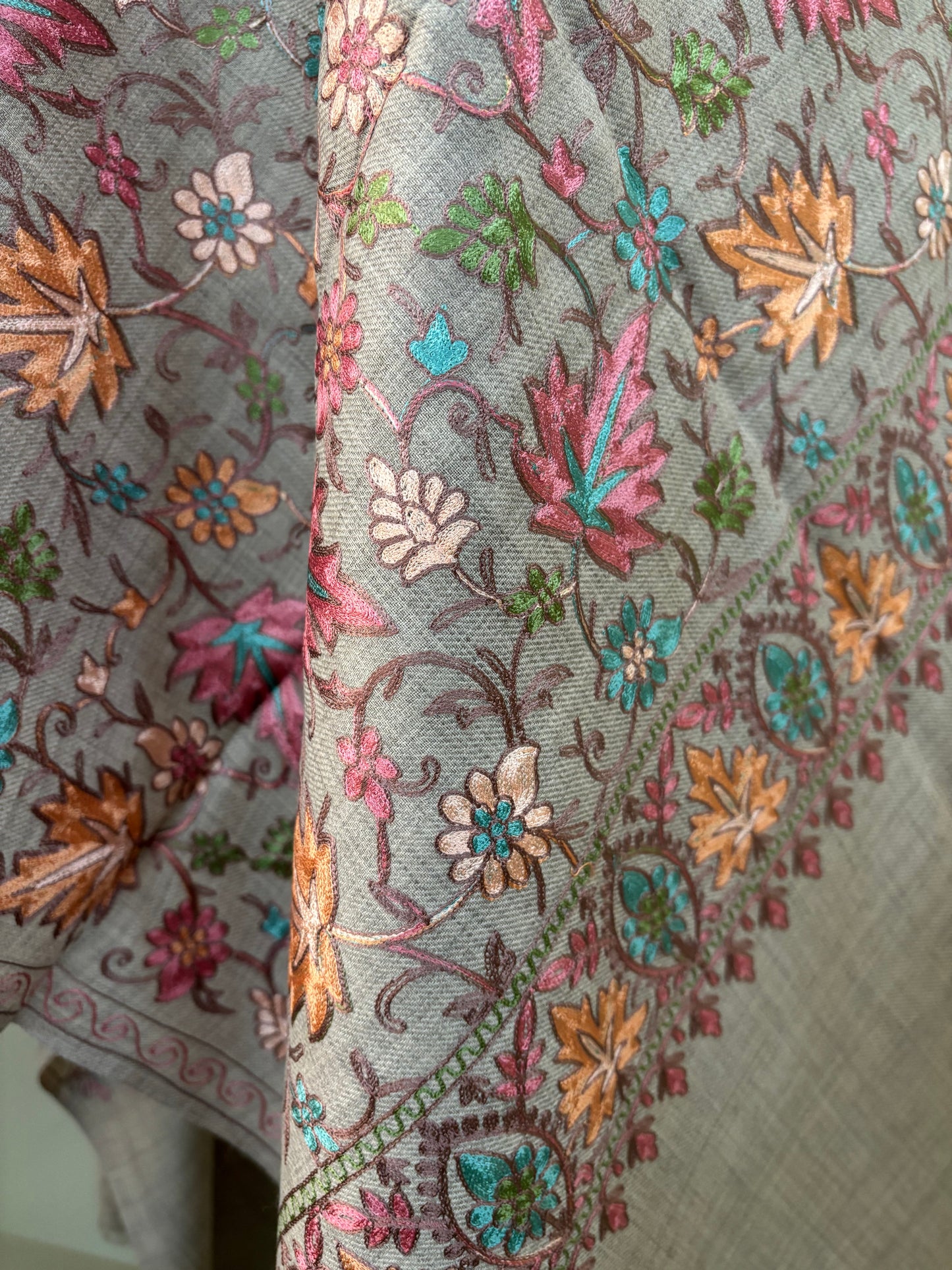 Beige Chinaar Jaal Kashmiri Semi Pashmina Stole