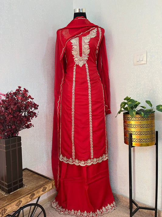 Red Sanamโ Silk Tilla Kashmiri Suit