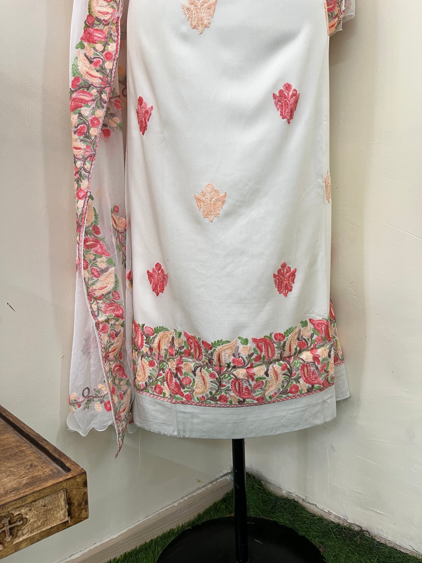 Cream Rayon Cotton Kashmiri 3pc set