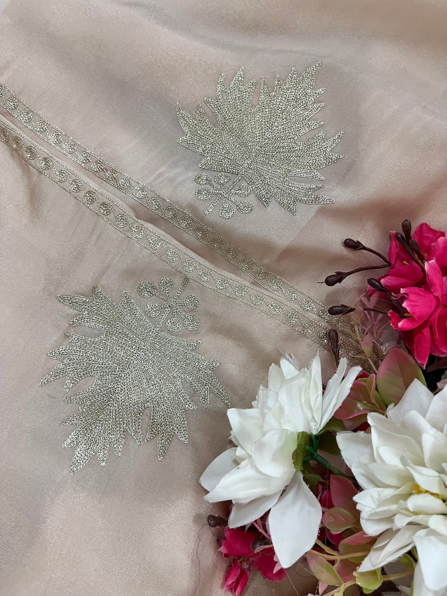 Ivory Sanam’ Tilla Kashmiri Silk Suit
