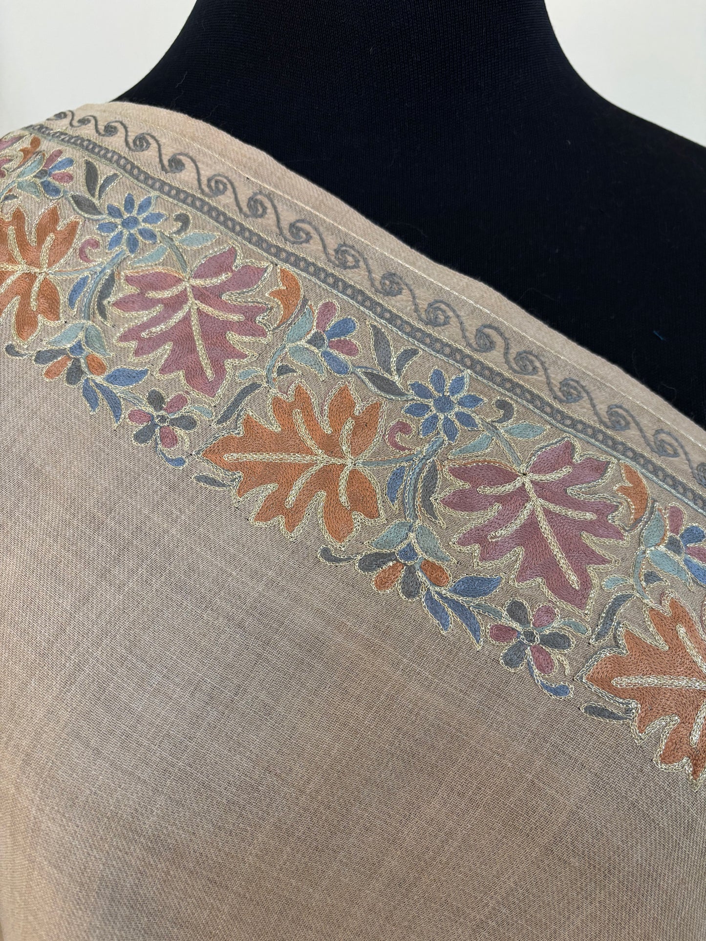 Beige Chinaar Border Kashmiri Stole