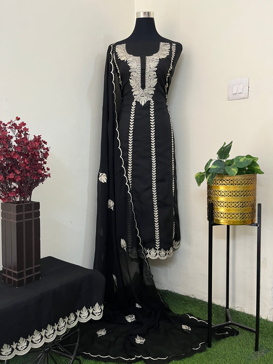 Black Sanamā Silk Tilla Kashmiri Suit