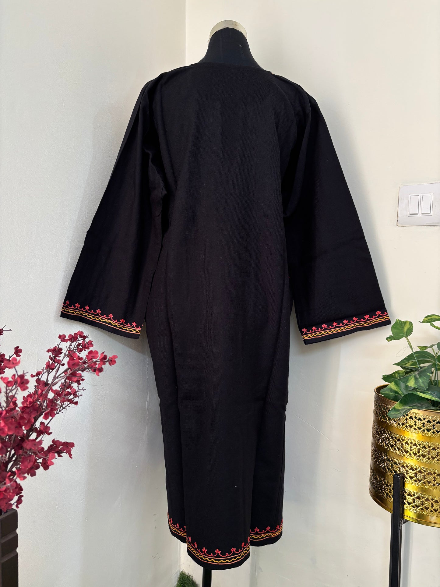 Black Aari Embroidered Wool Pheran