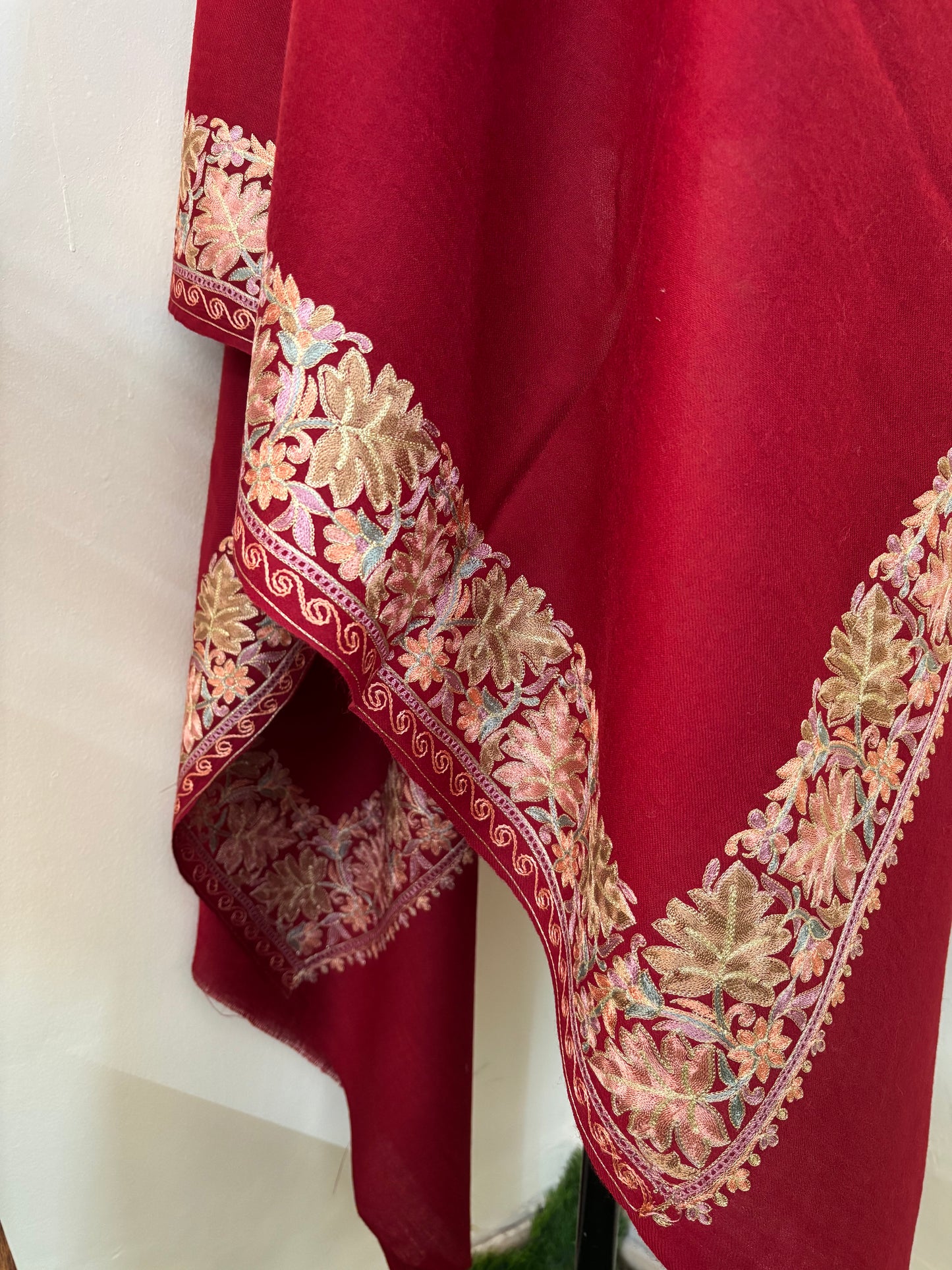 Red Chinaar Border Kashmiri Stole