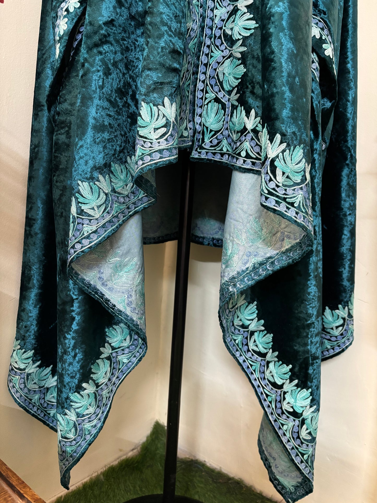 Green Aari Embroidered Makhmal Cape