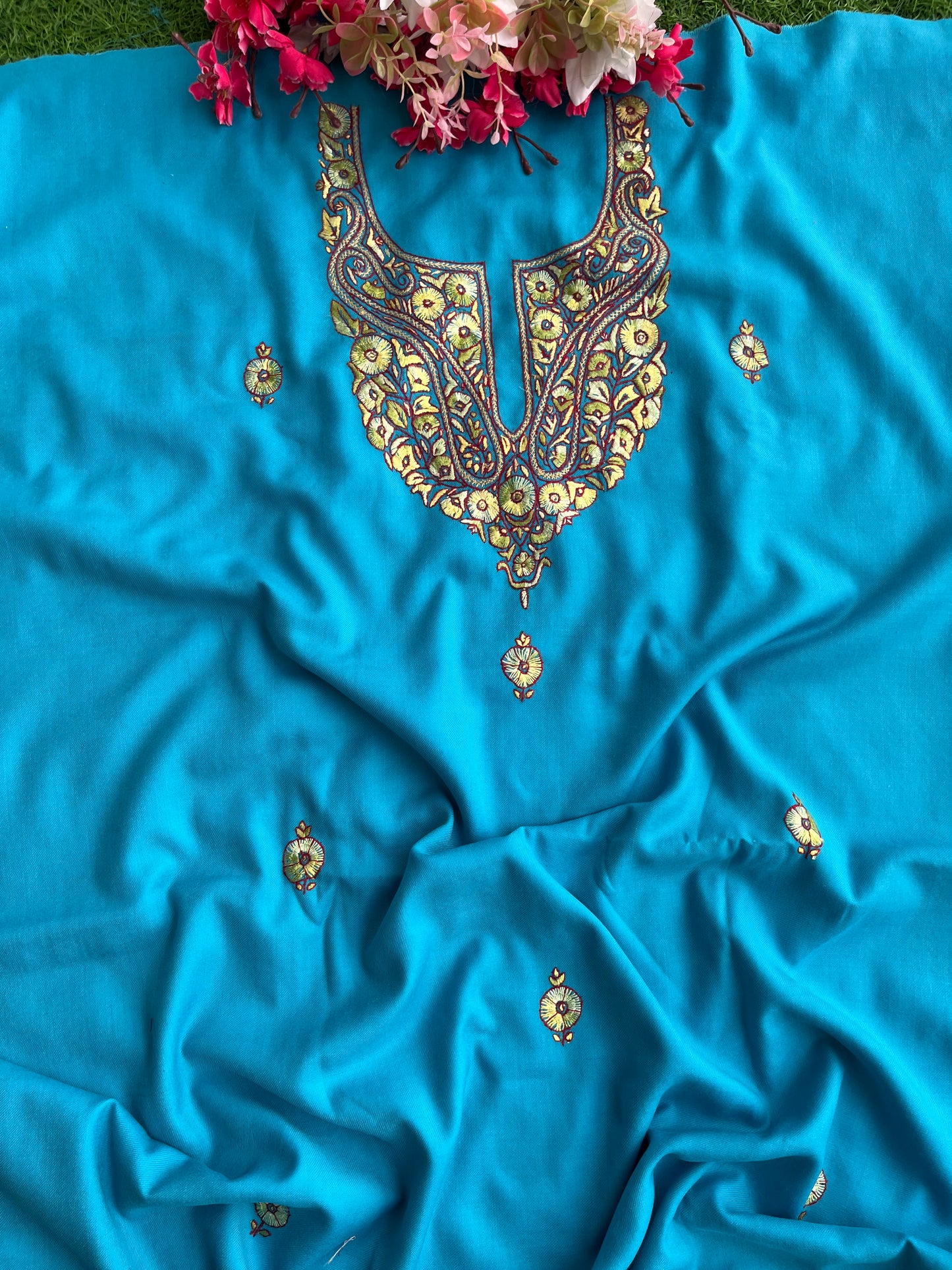 Sky Blue Fine Wool Sozni Embroidered 3pc Suit Stole