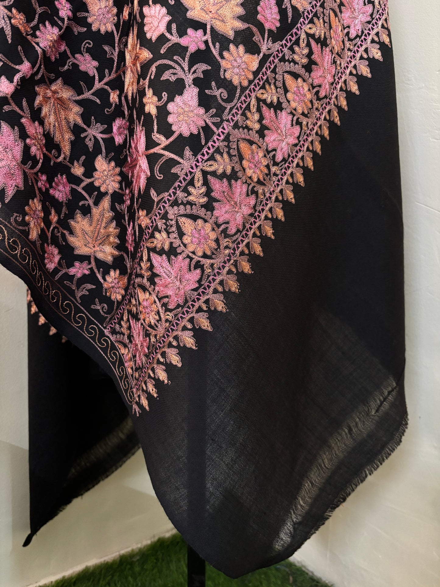Black Chinaar Jaal Kashmiri Semi Pashmina Stole
