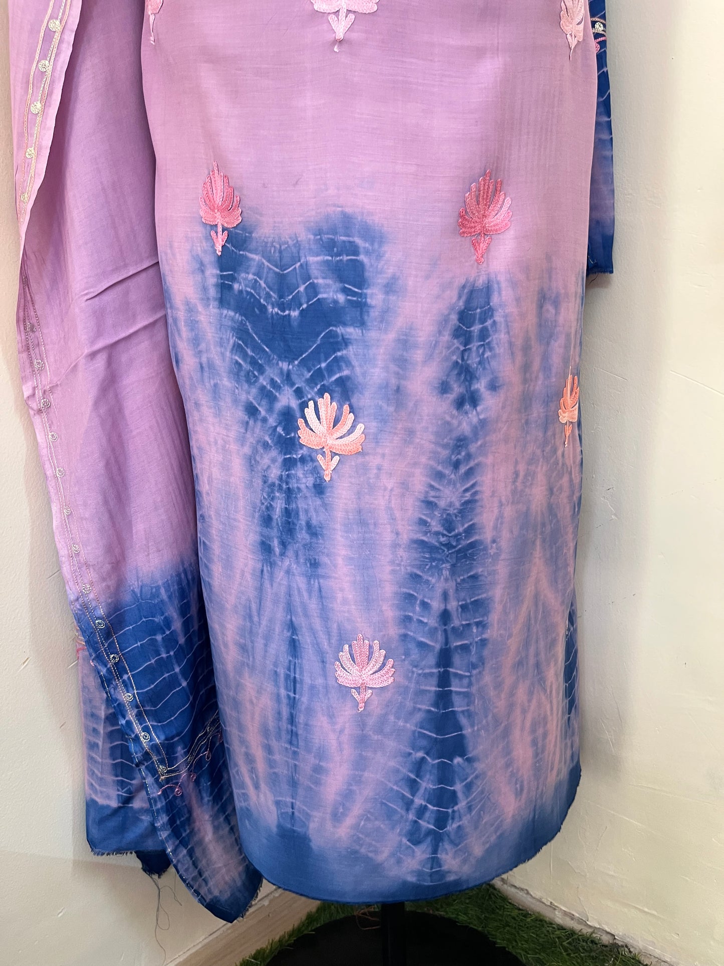 Lavender Mul Cotton Shibori Work Kashmiri 3pc Suit