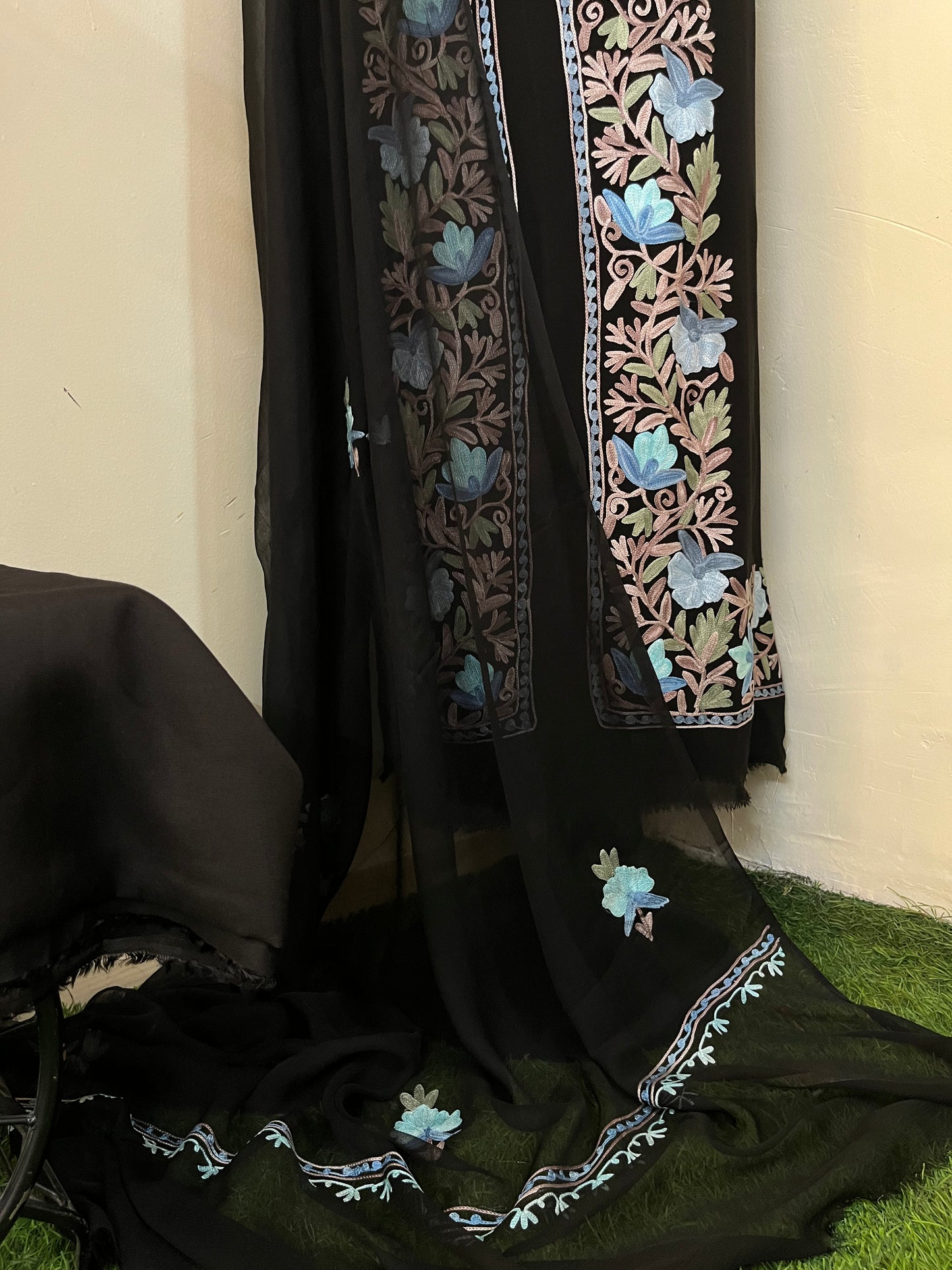 Kalaa’ Black Achkan Kashmiri Suit