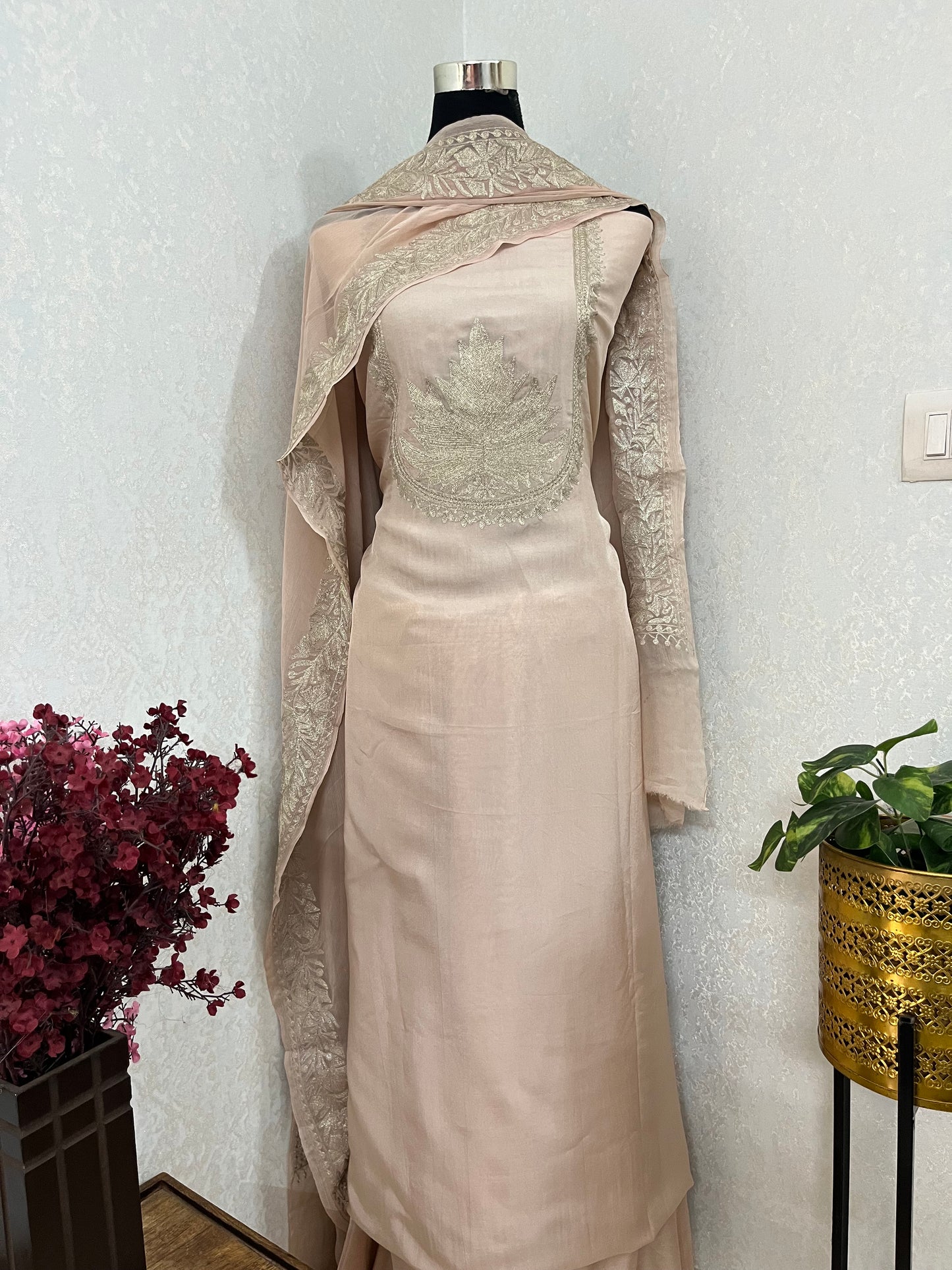 Ivory Sanam’ Tilla Kashmiri Silk Suit