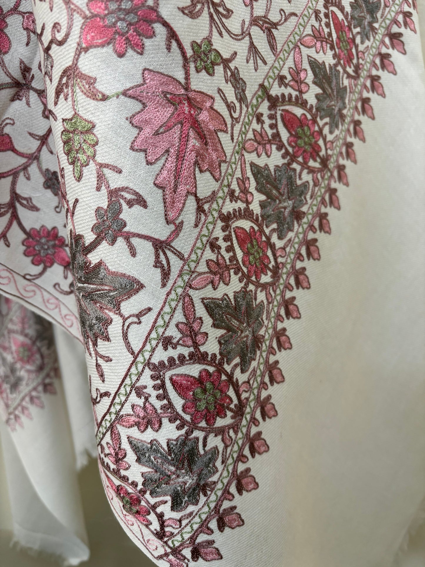 Cream Chinaar Jaal Kashmiri Stole