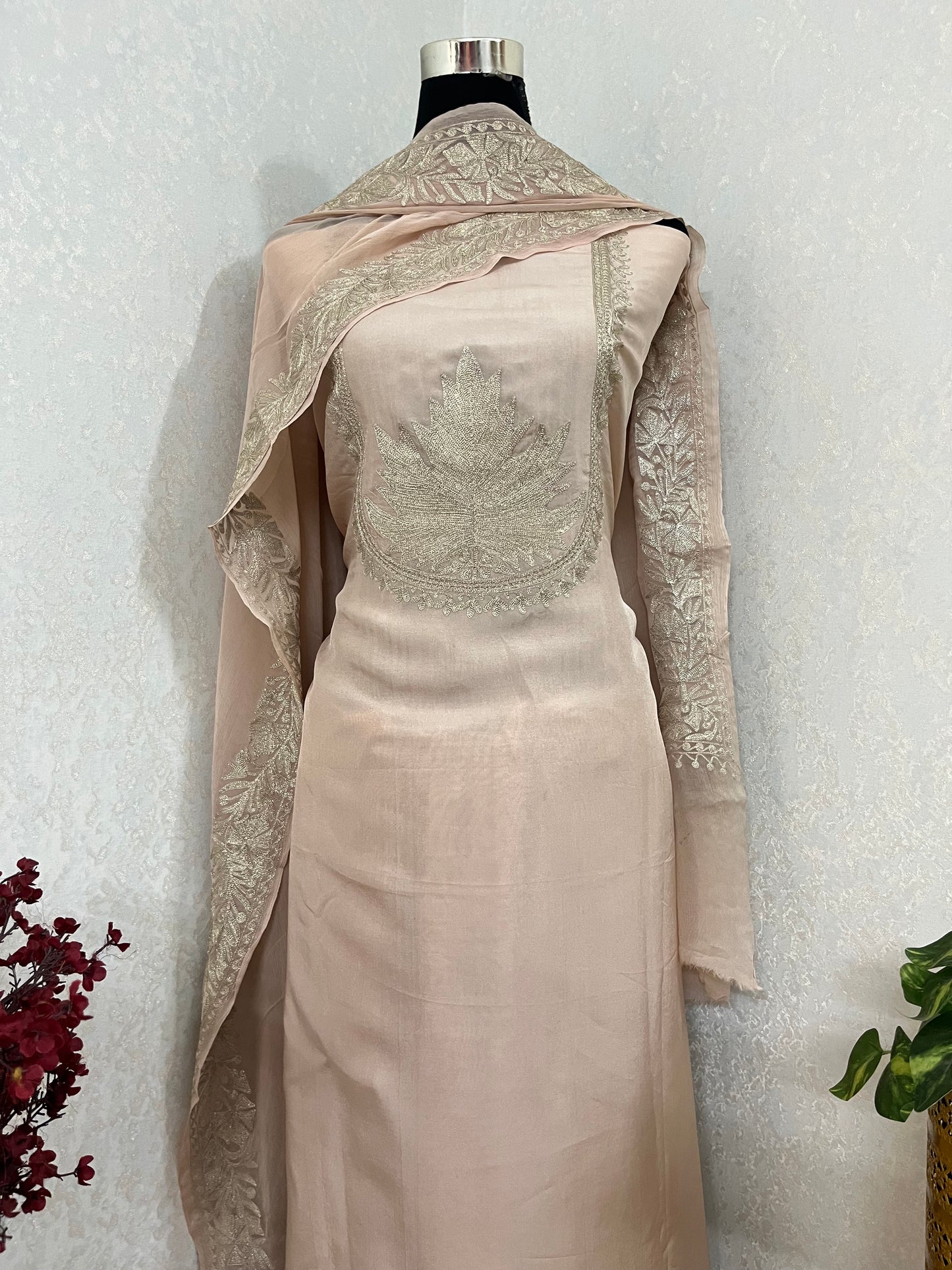 Ivory Sanam’ Tilla Kashmiri Silk Suit