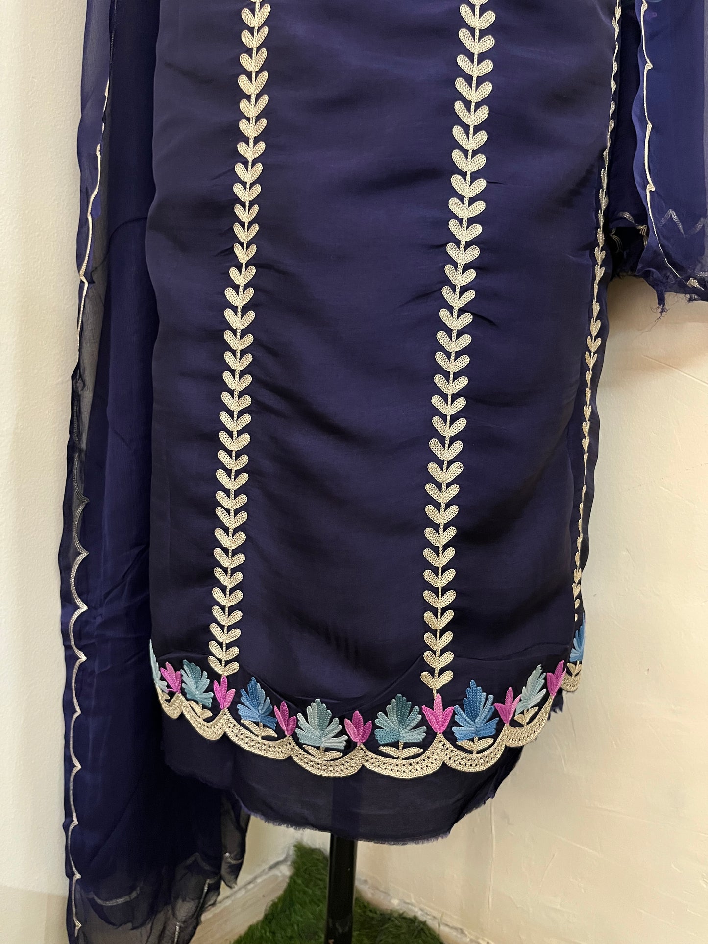 Sanam’ Navy Blue Silk Aari Embroidered Suit material