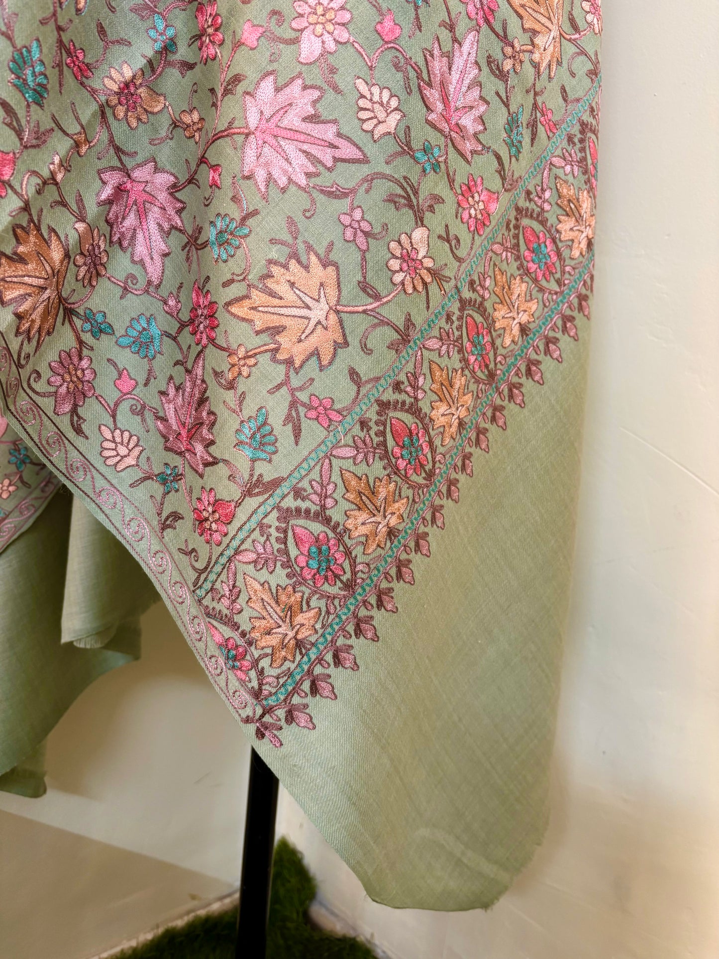 Pastel Green Chinaar Jaal Kashmiri Semi Pashmina Stole
