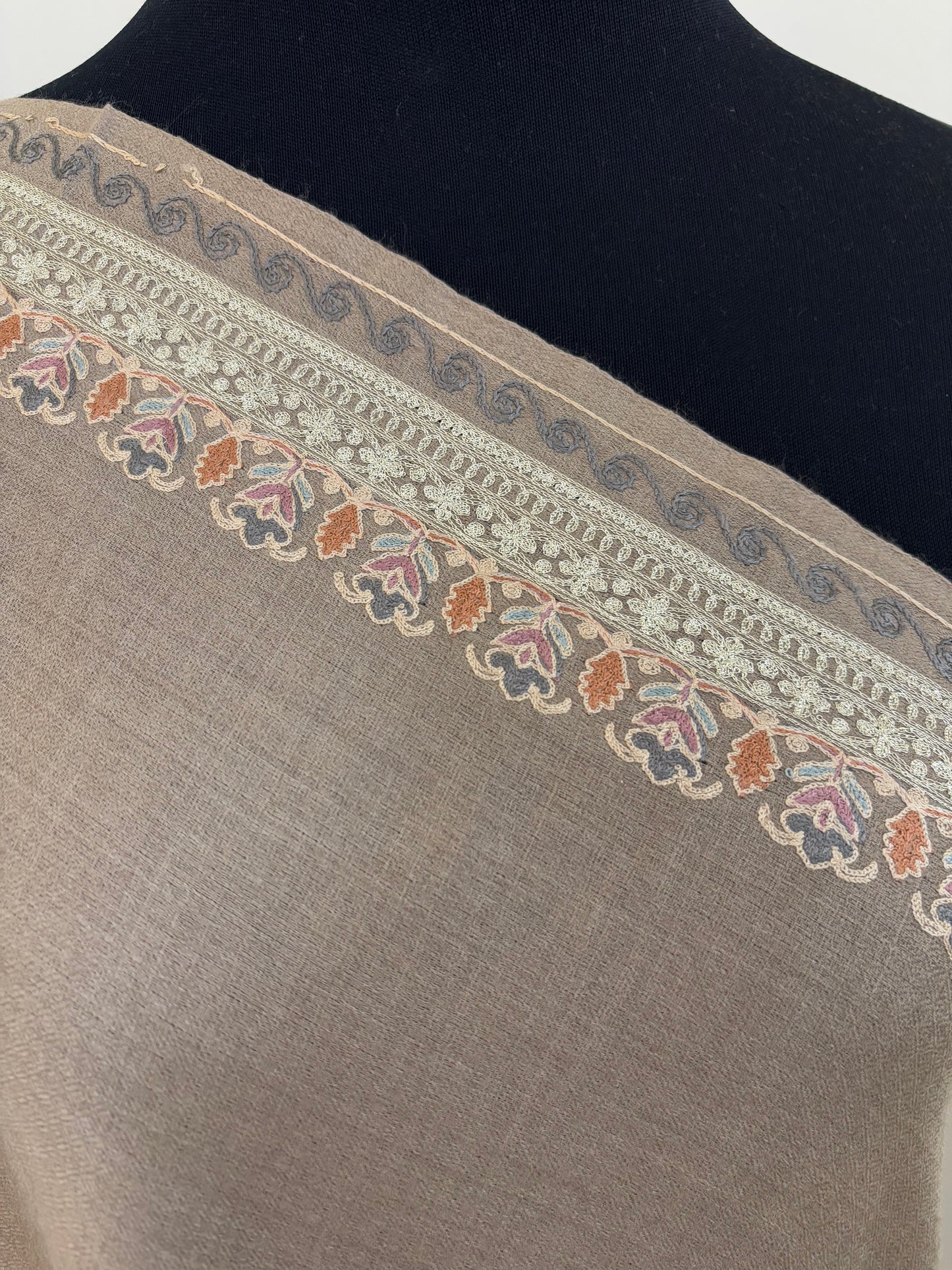 Beige Ambi Bael Kashmiri Stole