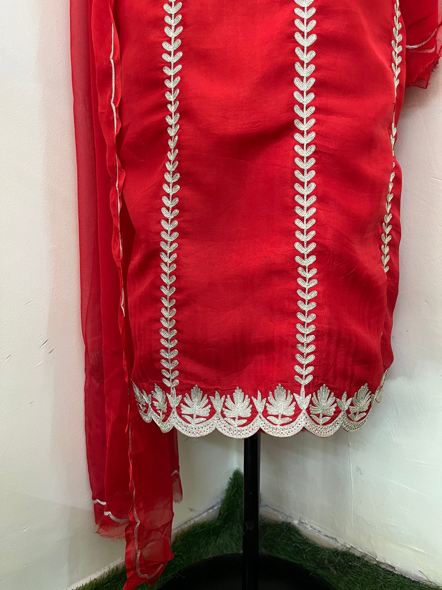 Red Sanam’ Silk Tilla Kashmiri Suit