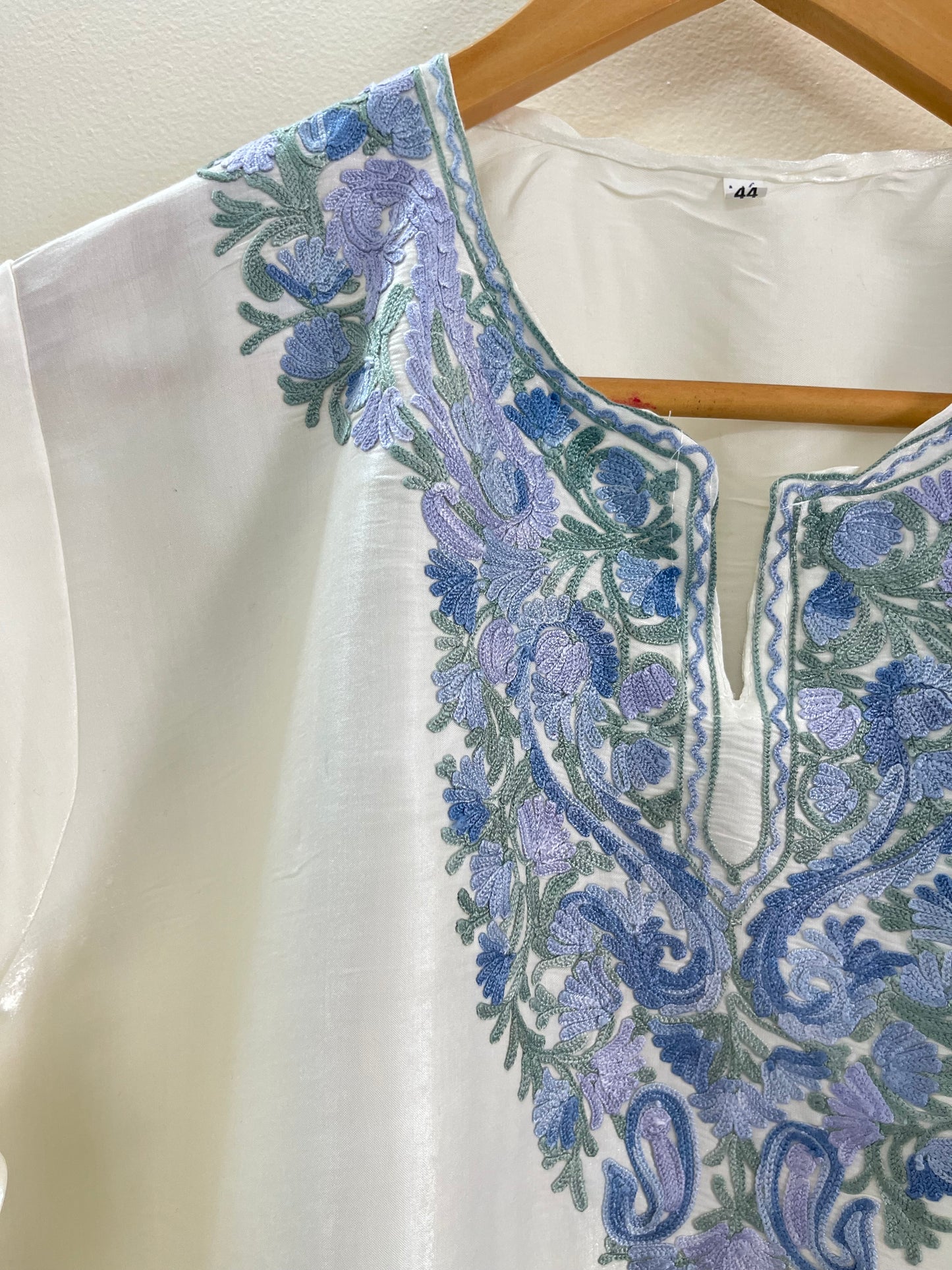 Off White Shimmer Silk Stitched Co-ord Set (Free Size / 45 inches)