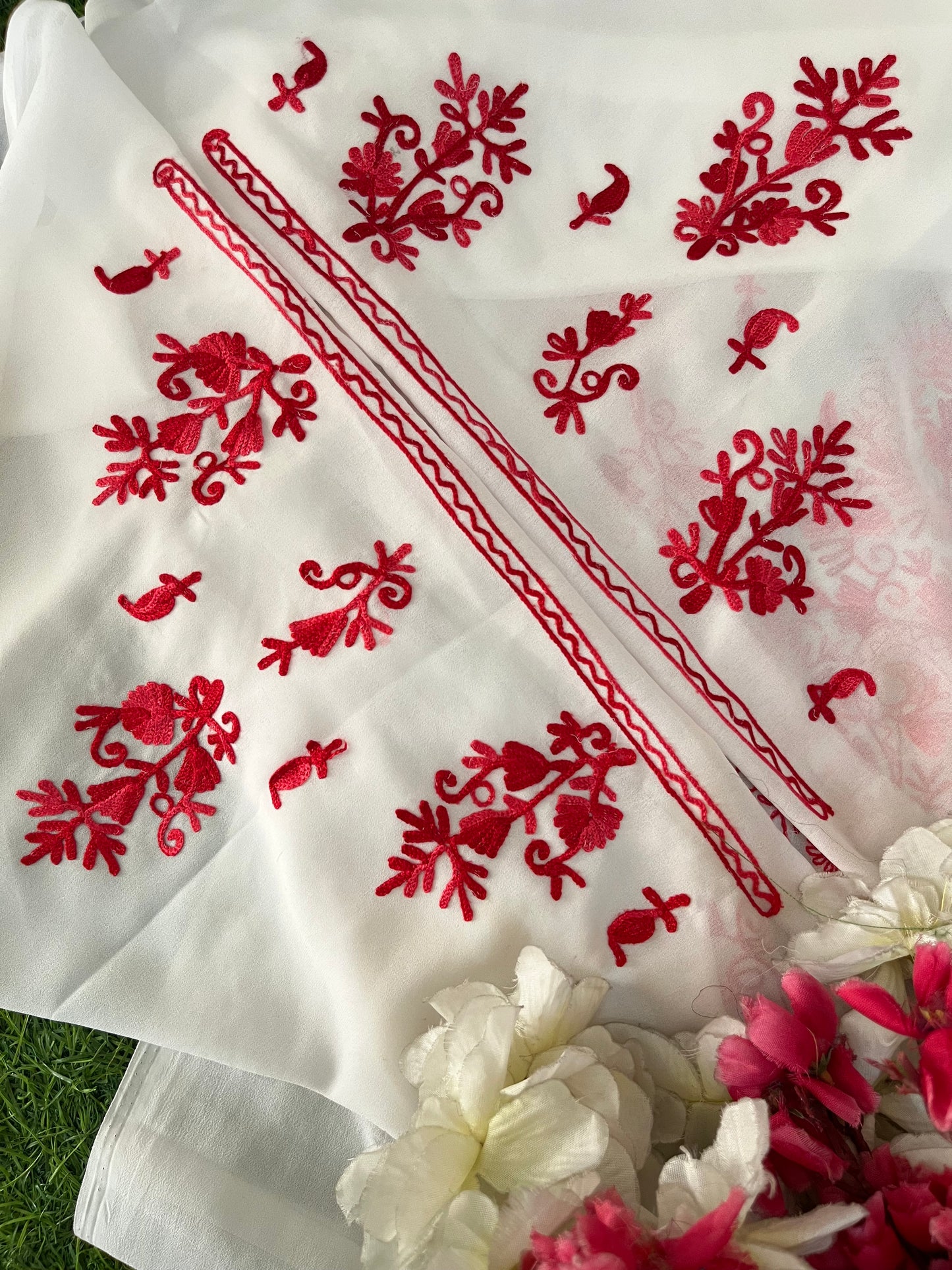 Off white - Red Georgette Kashmiri Unstitched Kurta Material